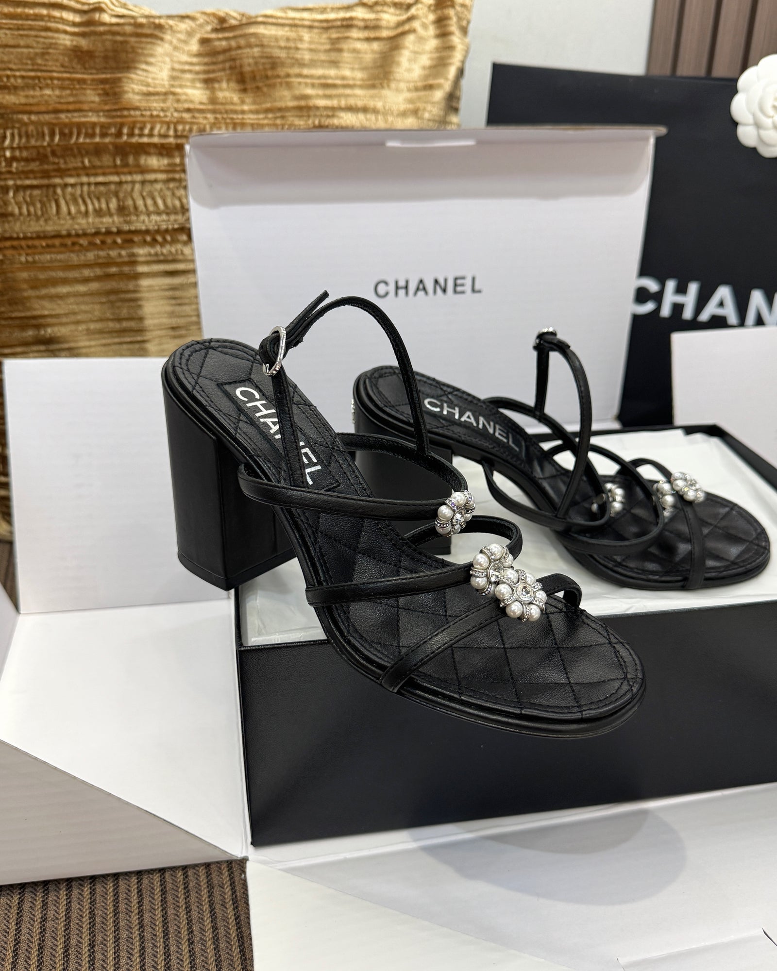 C 라미네이트 램스킨 샌들