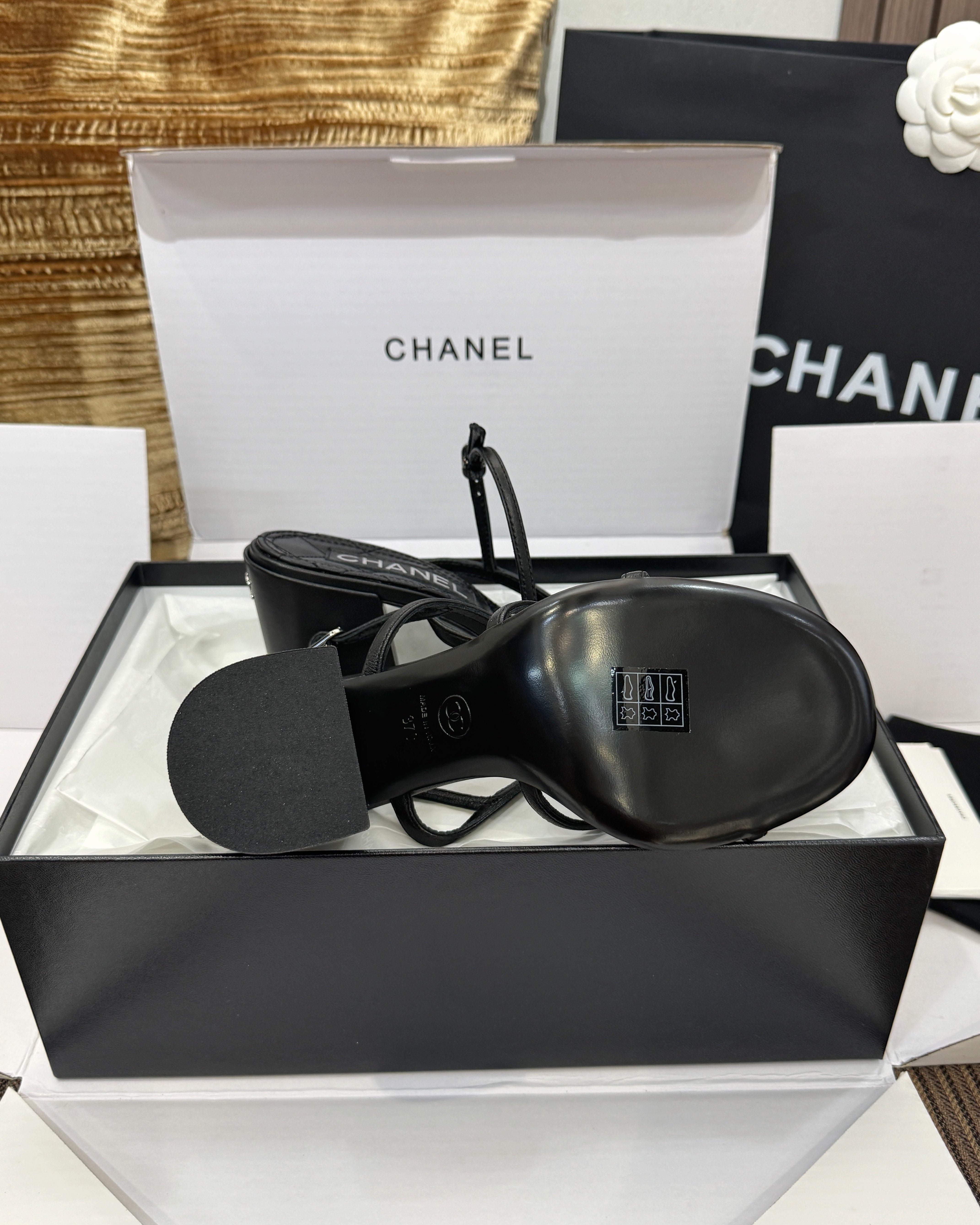 C 라미네이트 램스킨 샌들