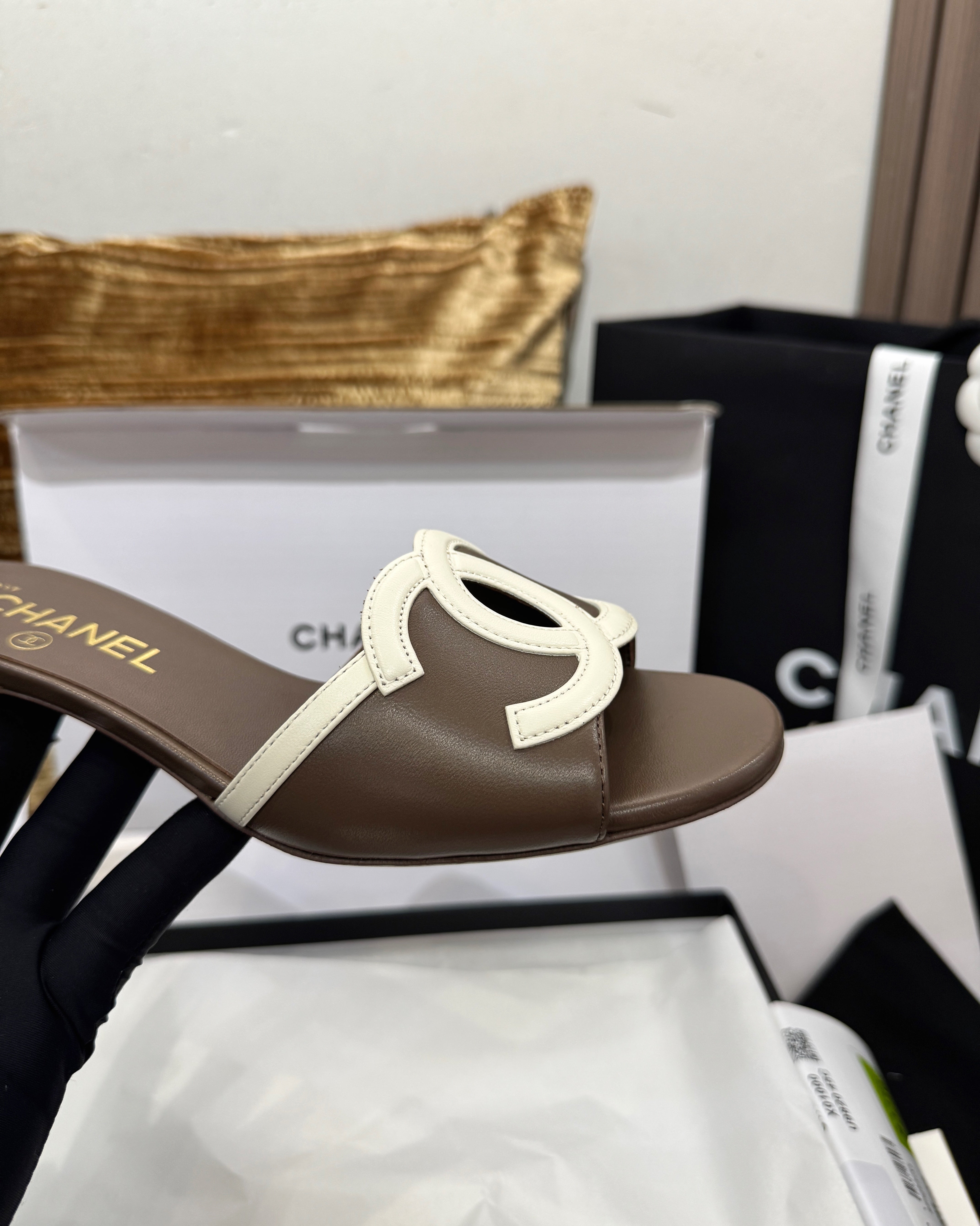 C 오버사이즈 CC로고 뮬