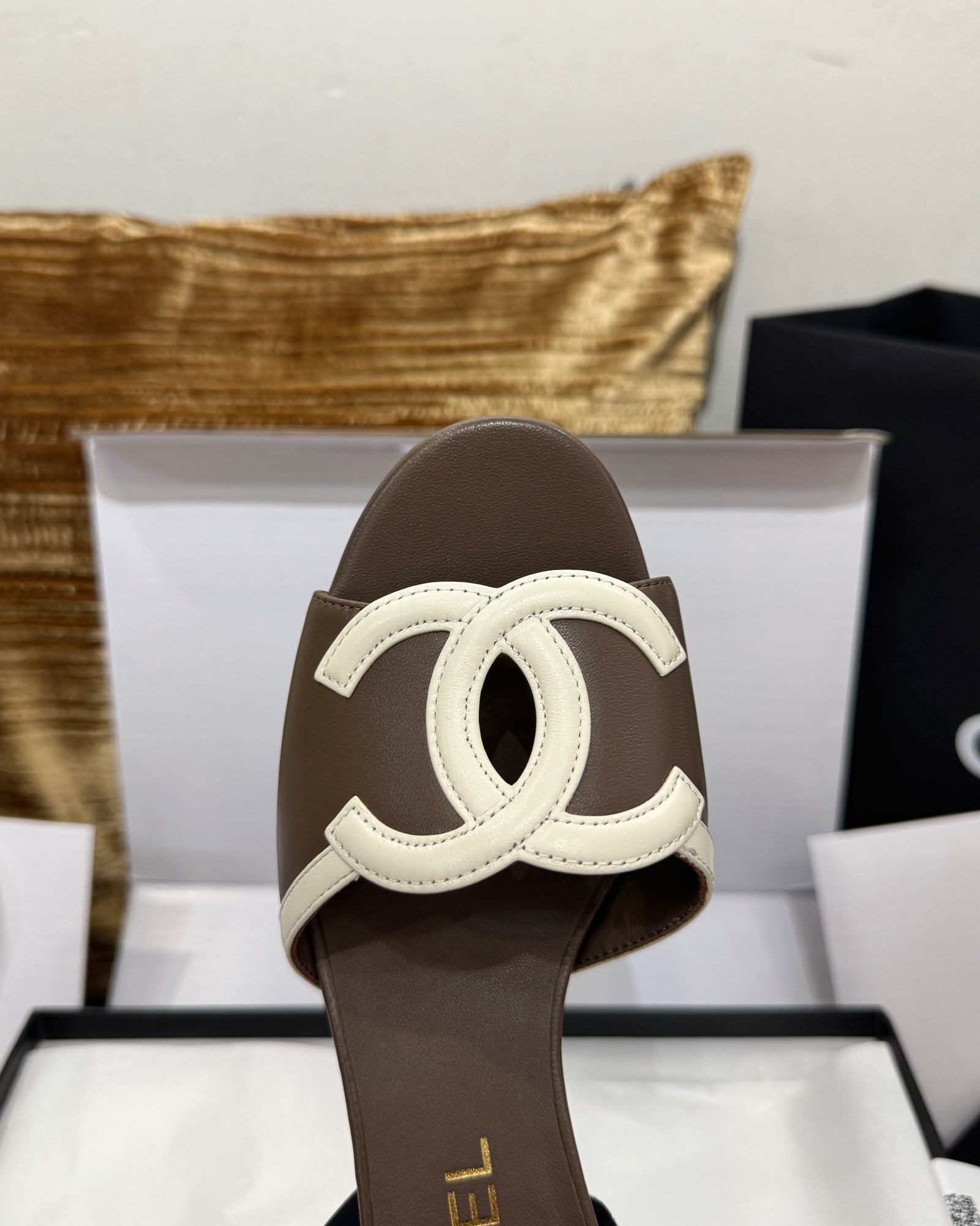 C 오버사이즈 CC로고 뮬