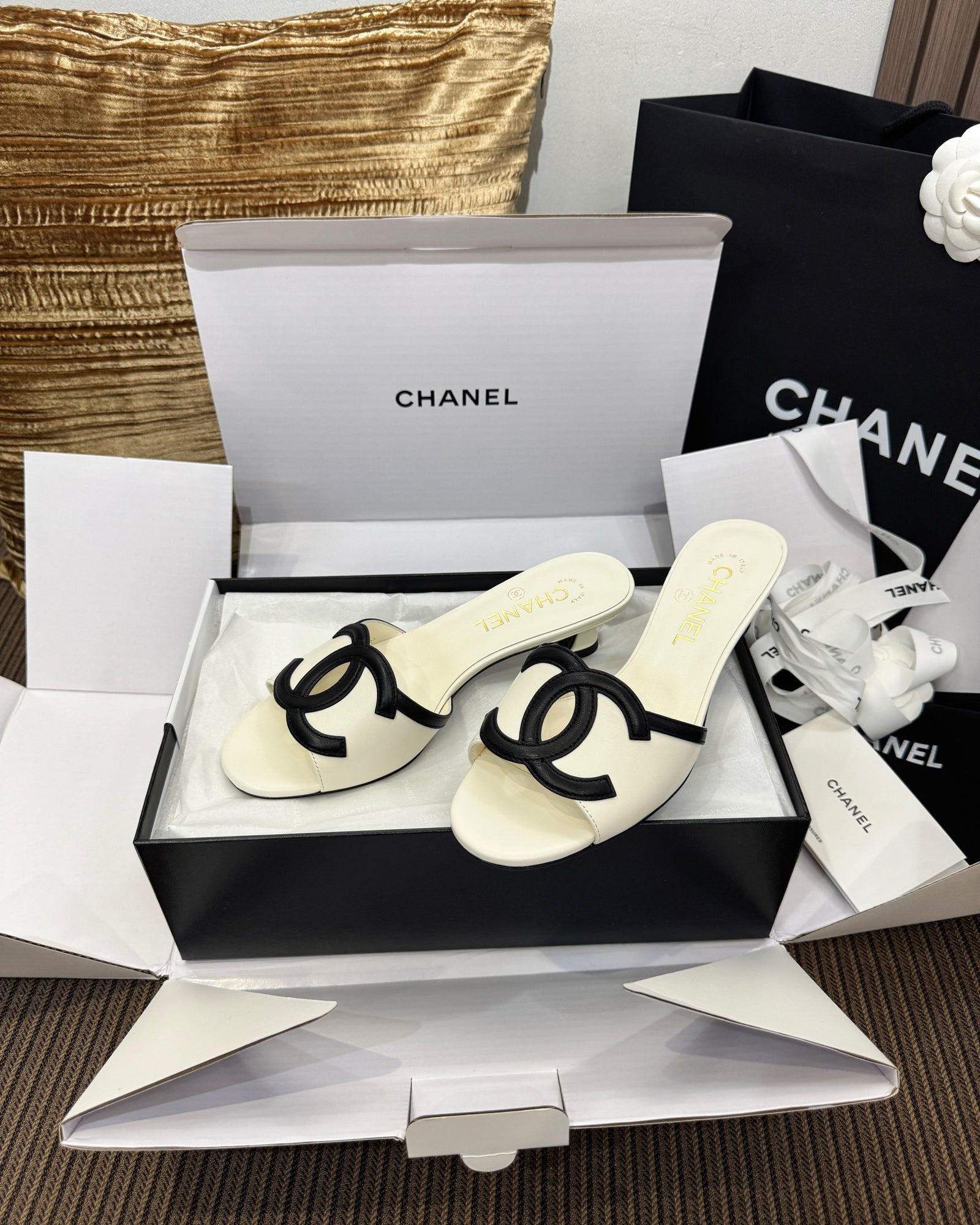 C 오버사이즈 CC로고 뮬