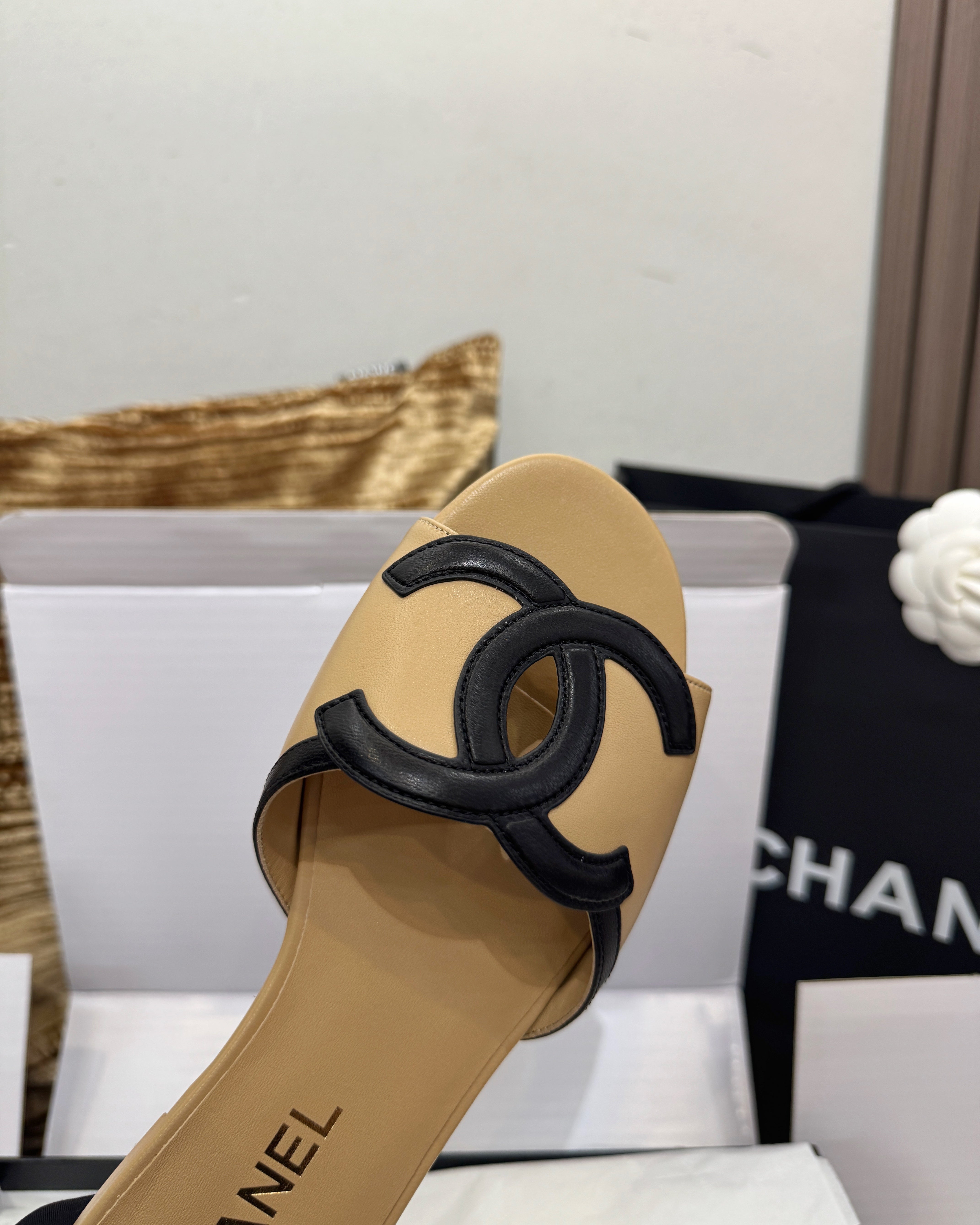 C 오버사이즈 CC로고 슬리퍼