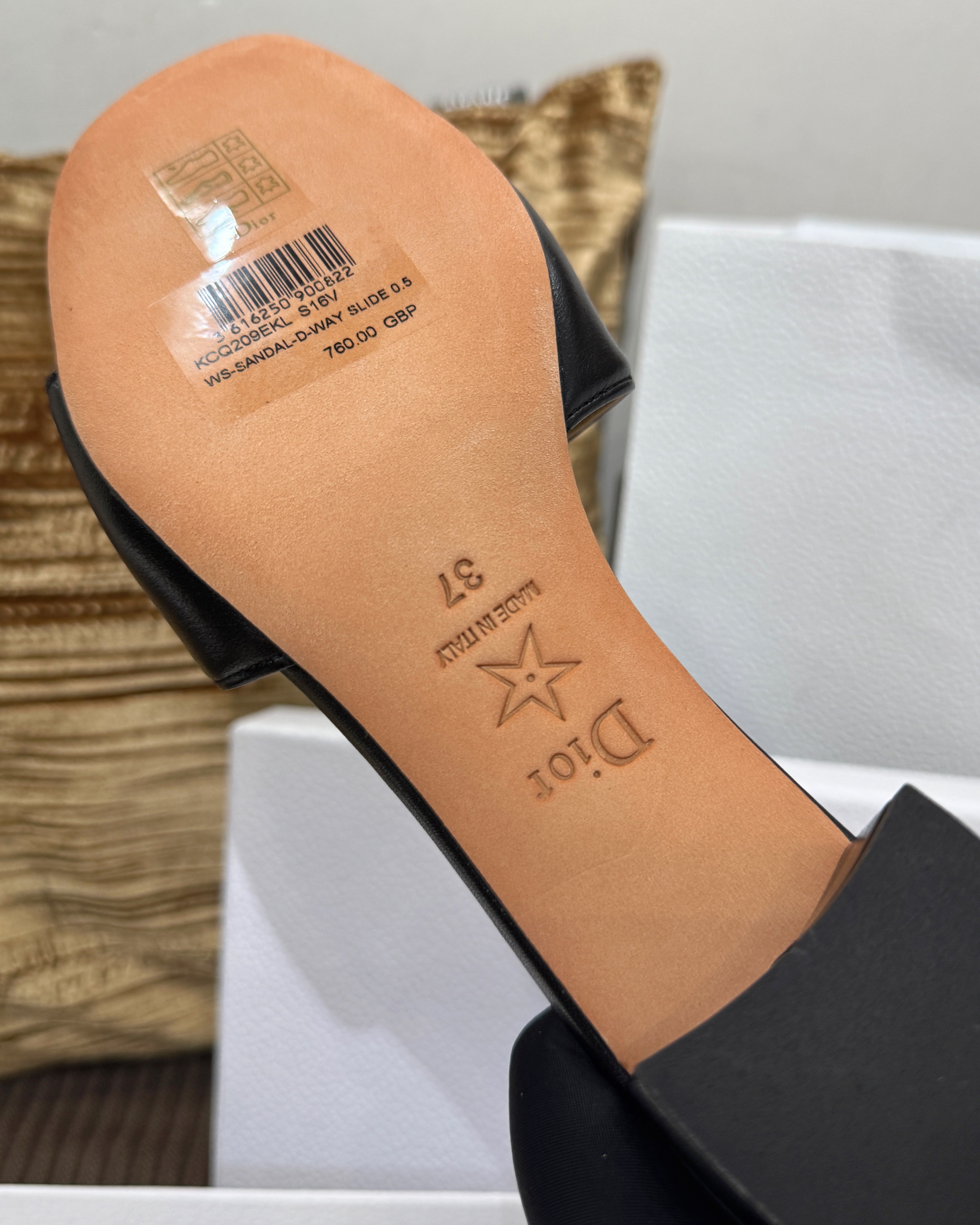 디올 메달리옹 버클 힐 슬라이드