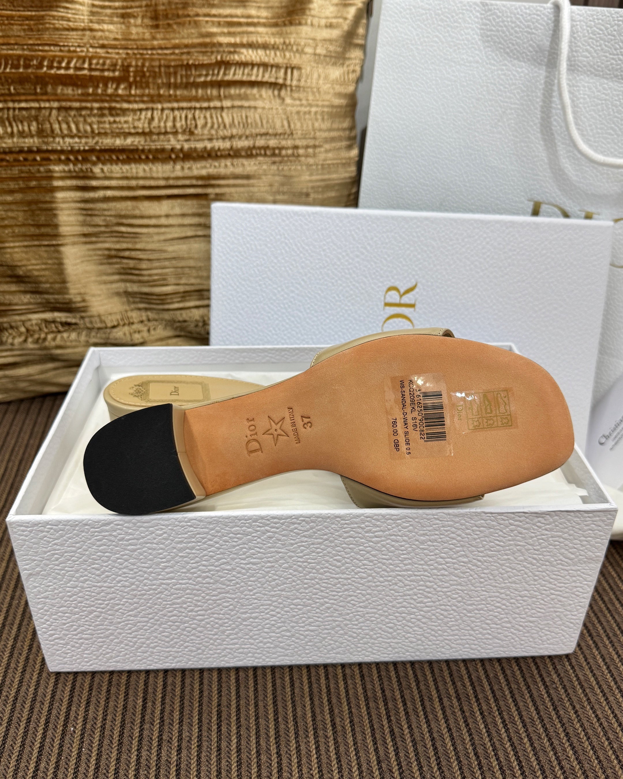 디올 메달리옹 버클 힐 슬라이드
