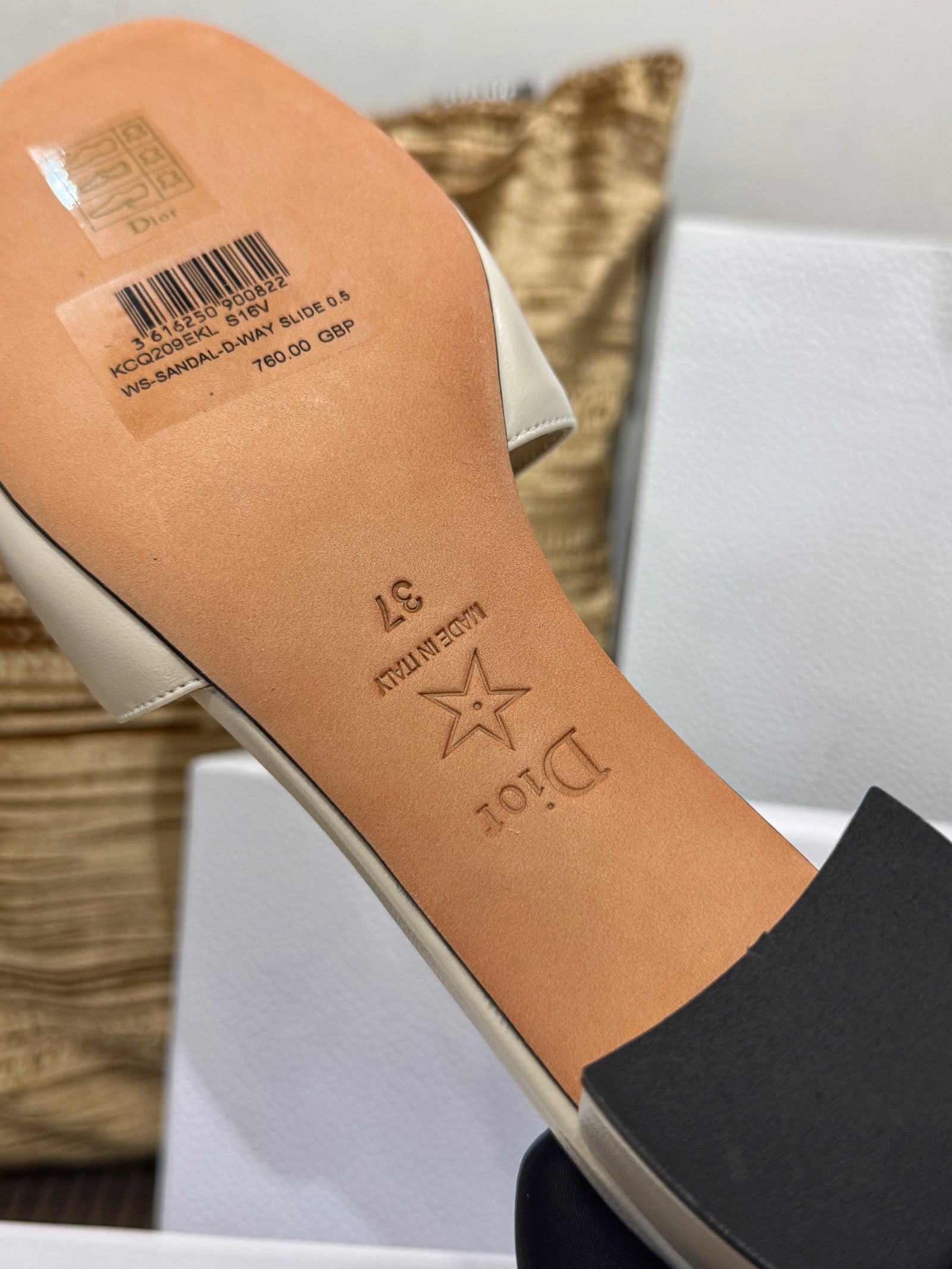 디올 메달리옹 버클 힐 슬라이드