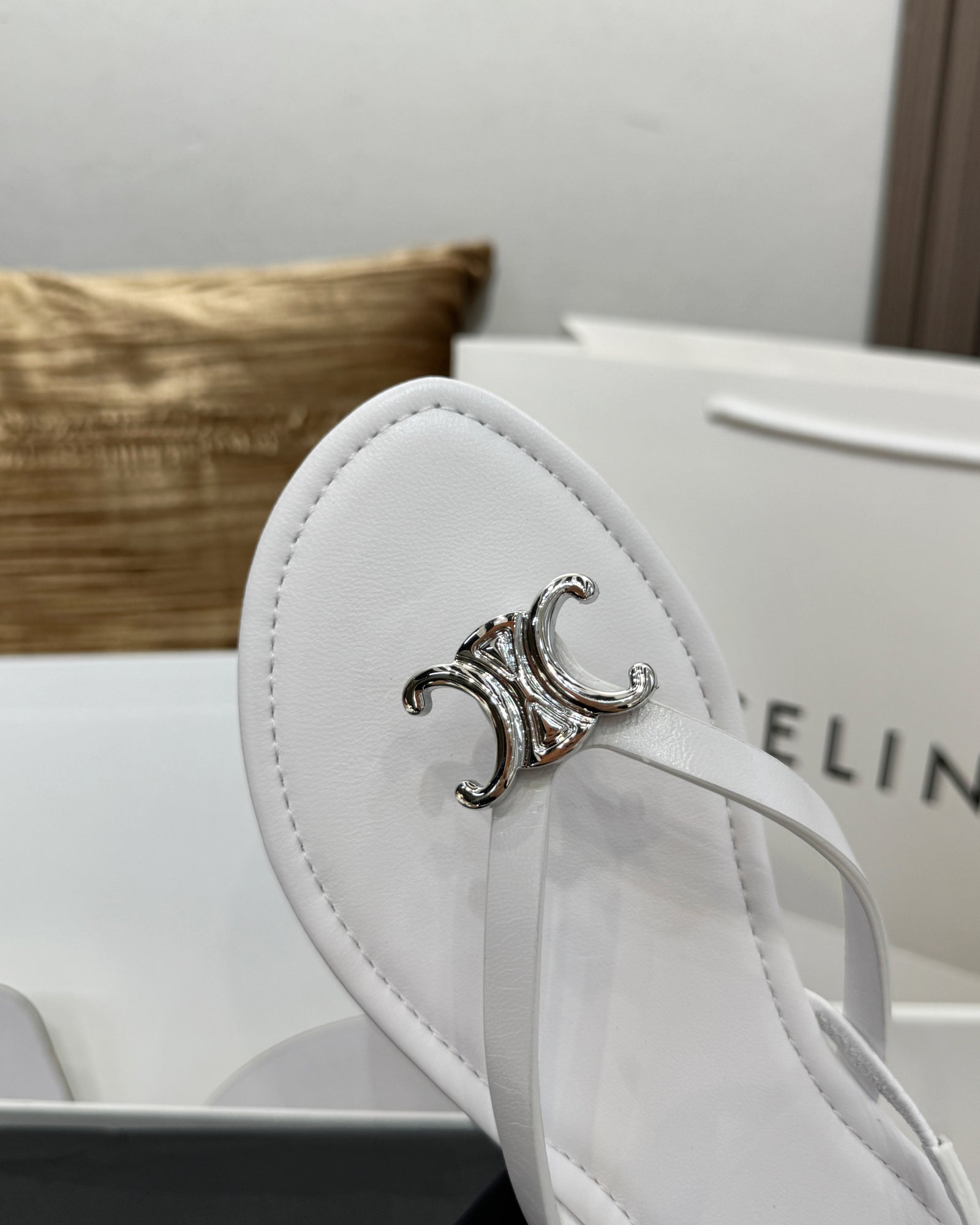 CEL 비키 샌들