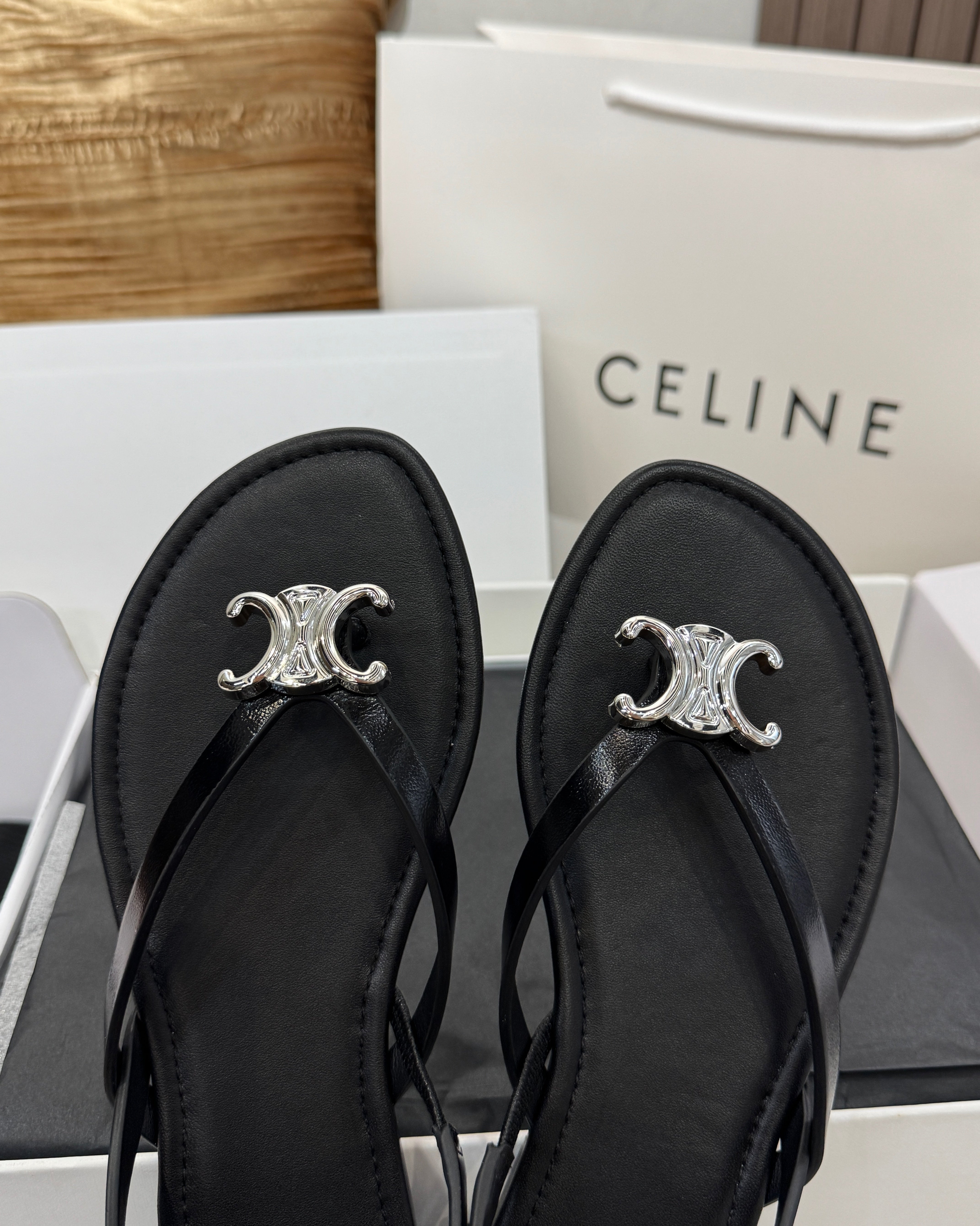 CEL 비키 샌들