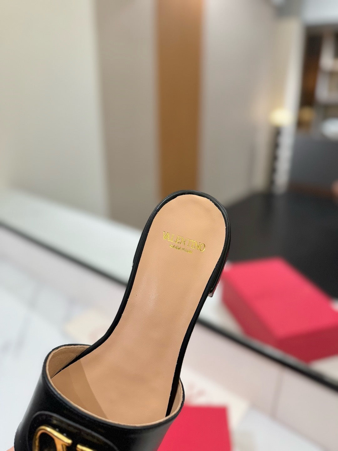 발렌티노 시그니처 로고 슬라이드 샌들