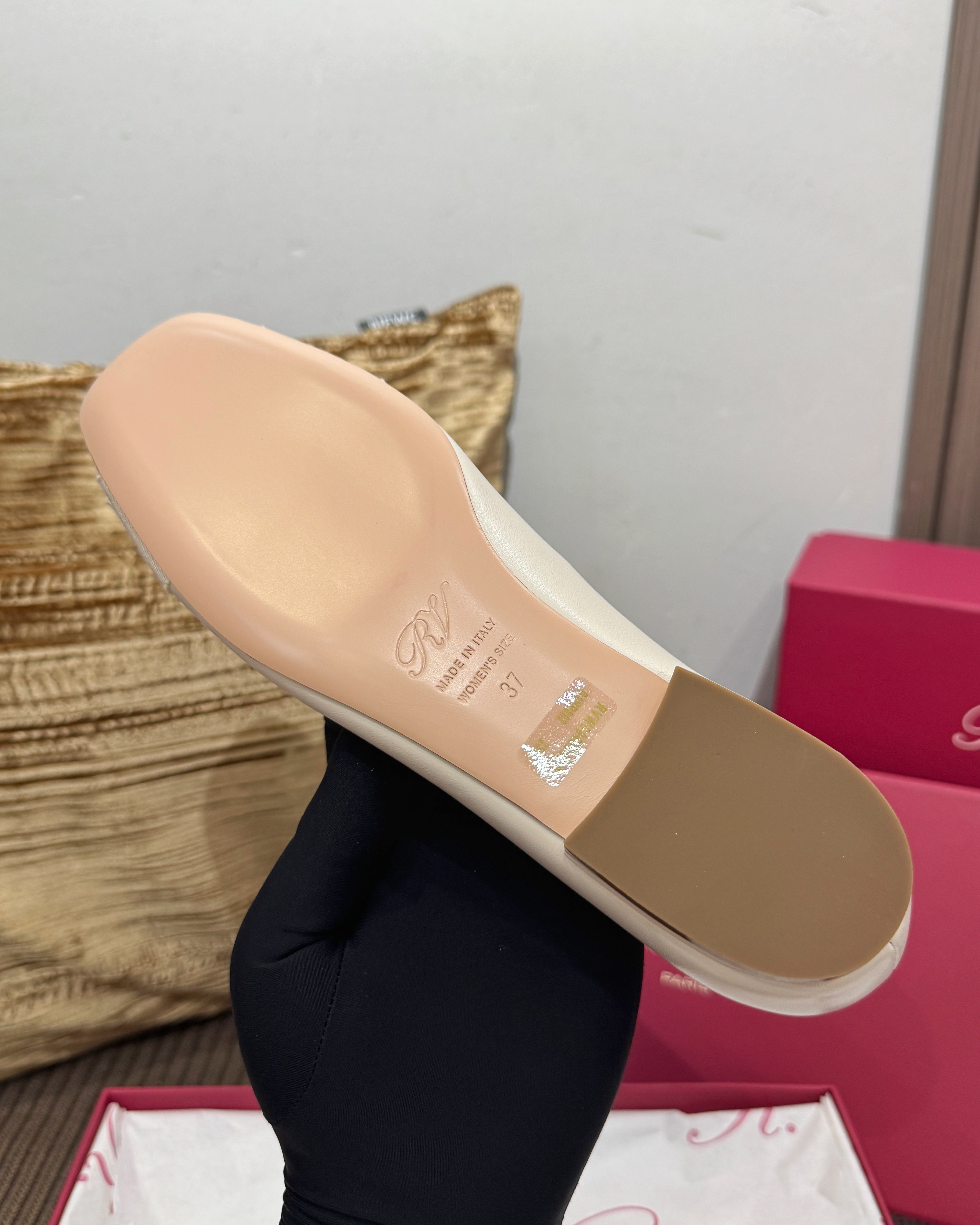 로저비비에 스트라스 버클 플랫