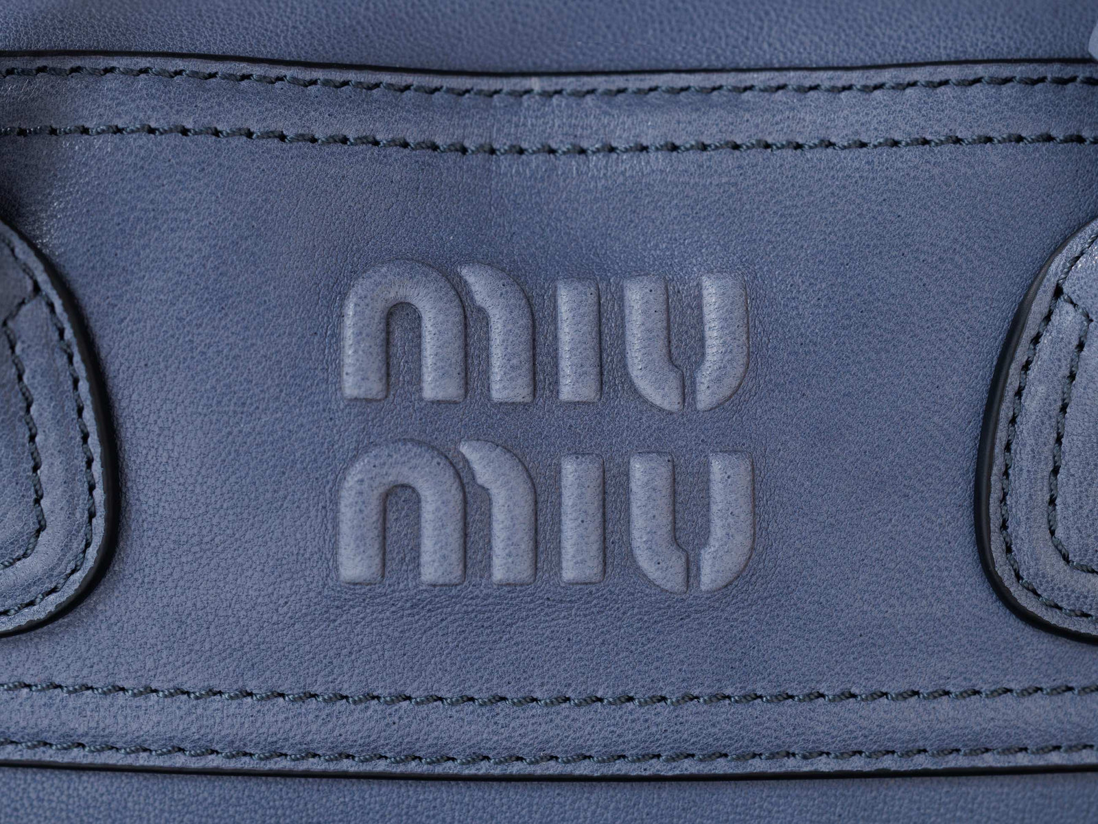 미우미우 비방 나파 가죽백