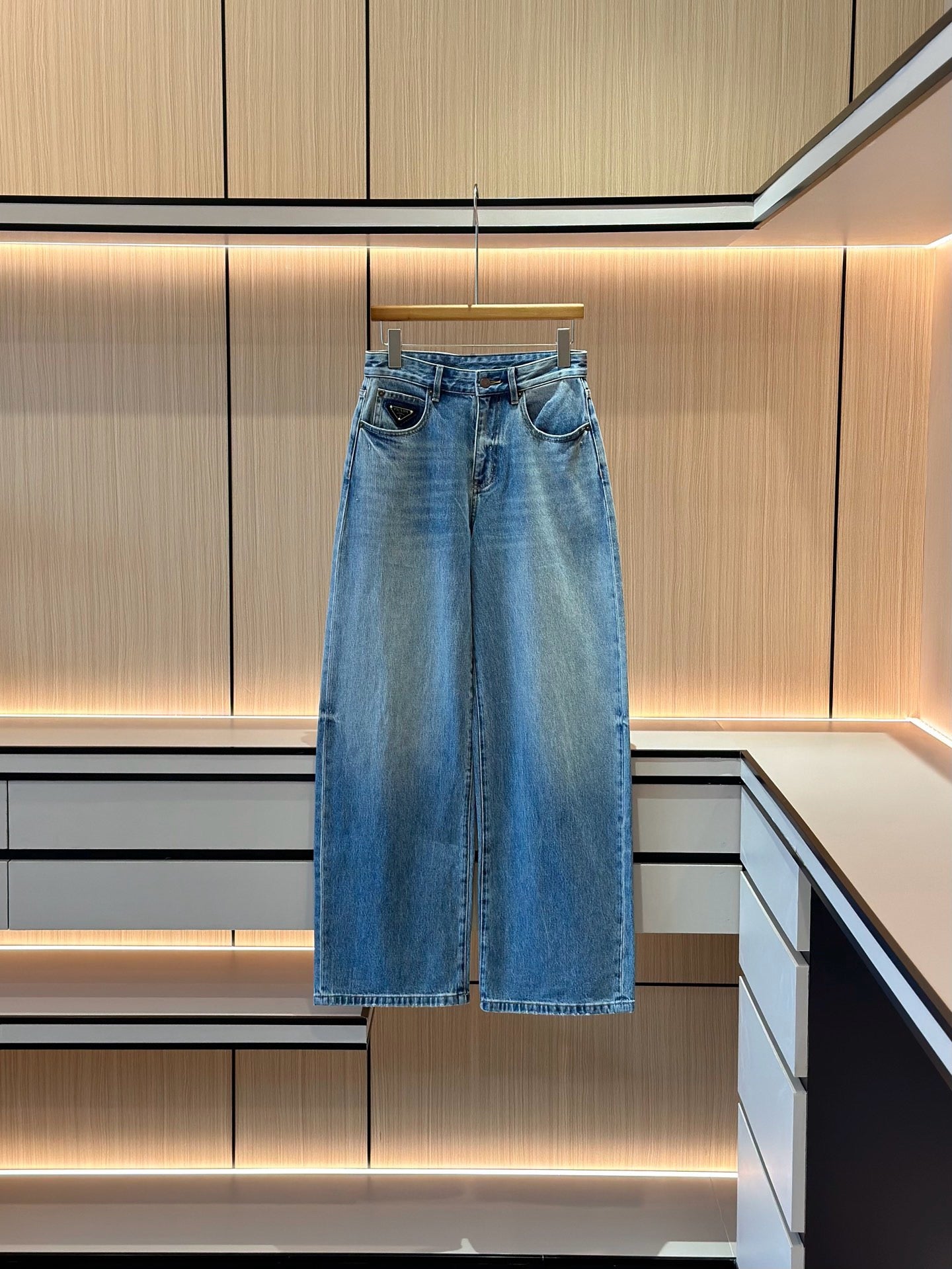 프라다 삼각고로 중청 데님