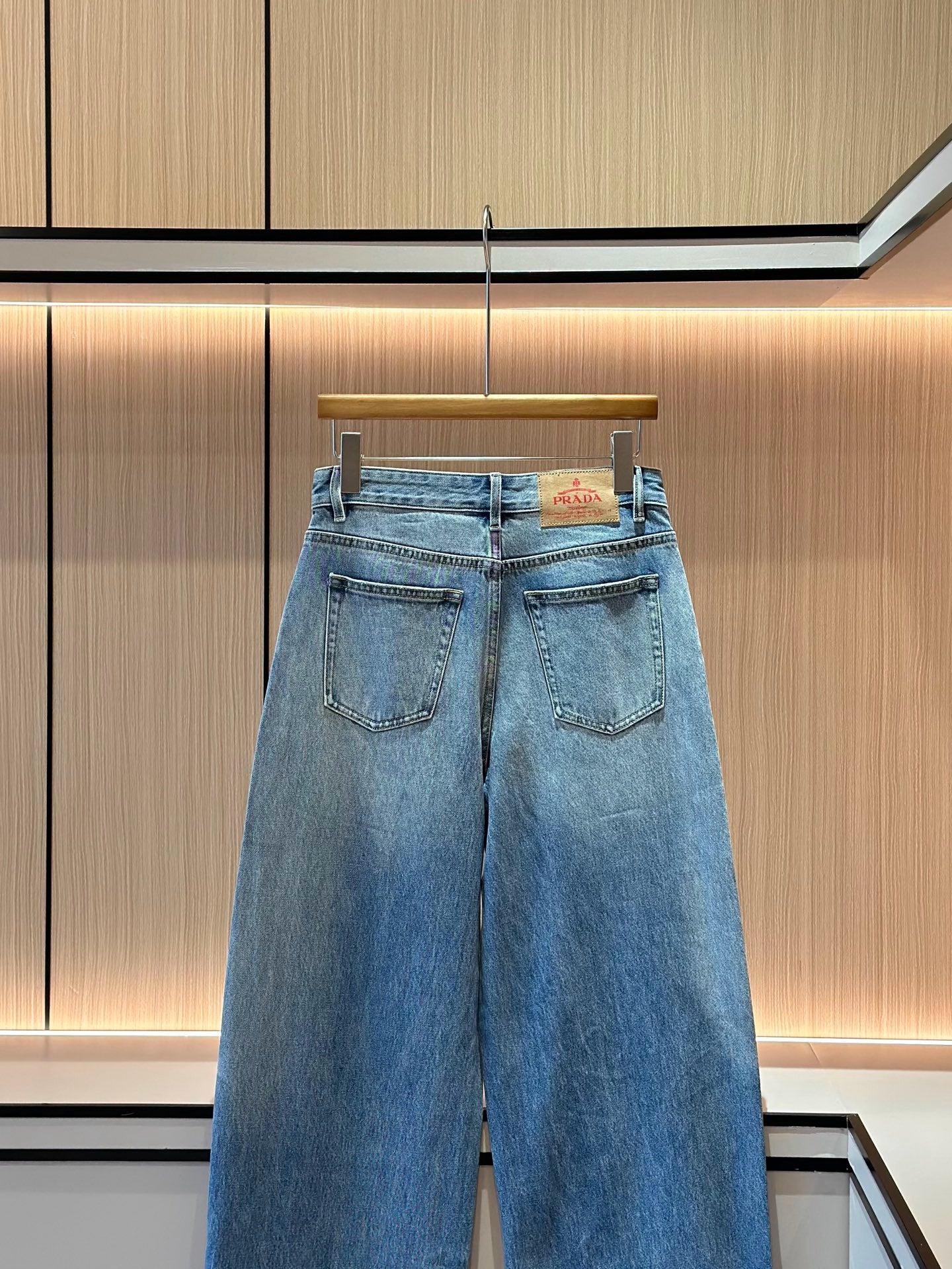프라다 삼각고로 중청 데님