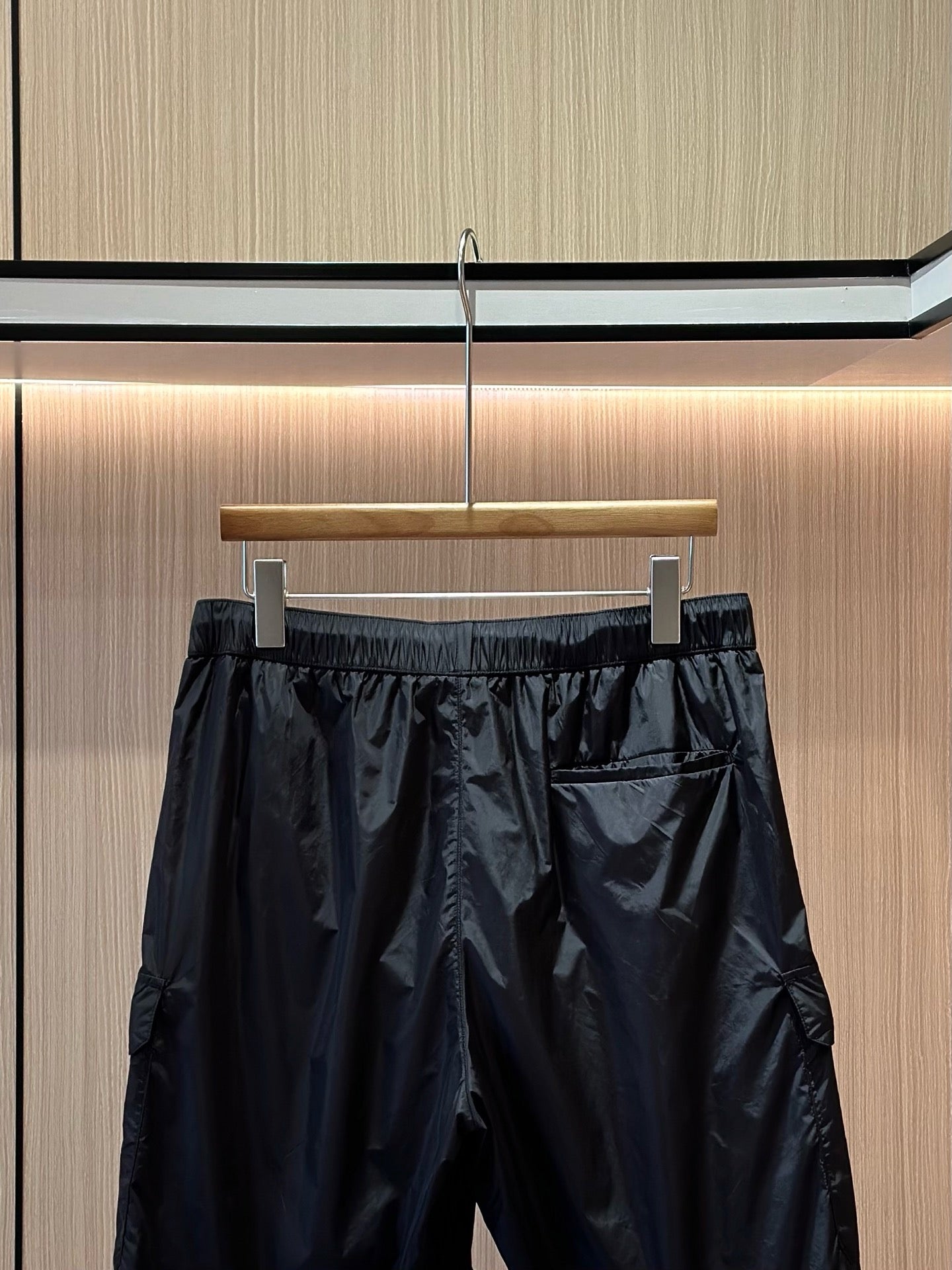 프라다 리나일론 카고 반바지