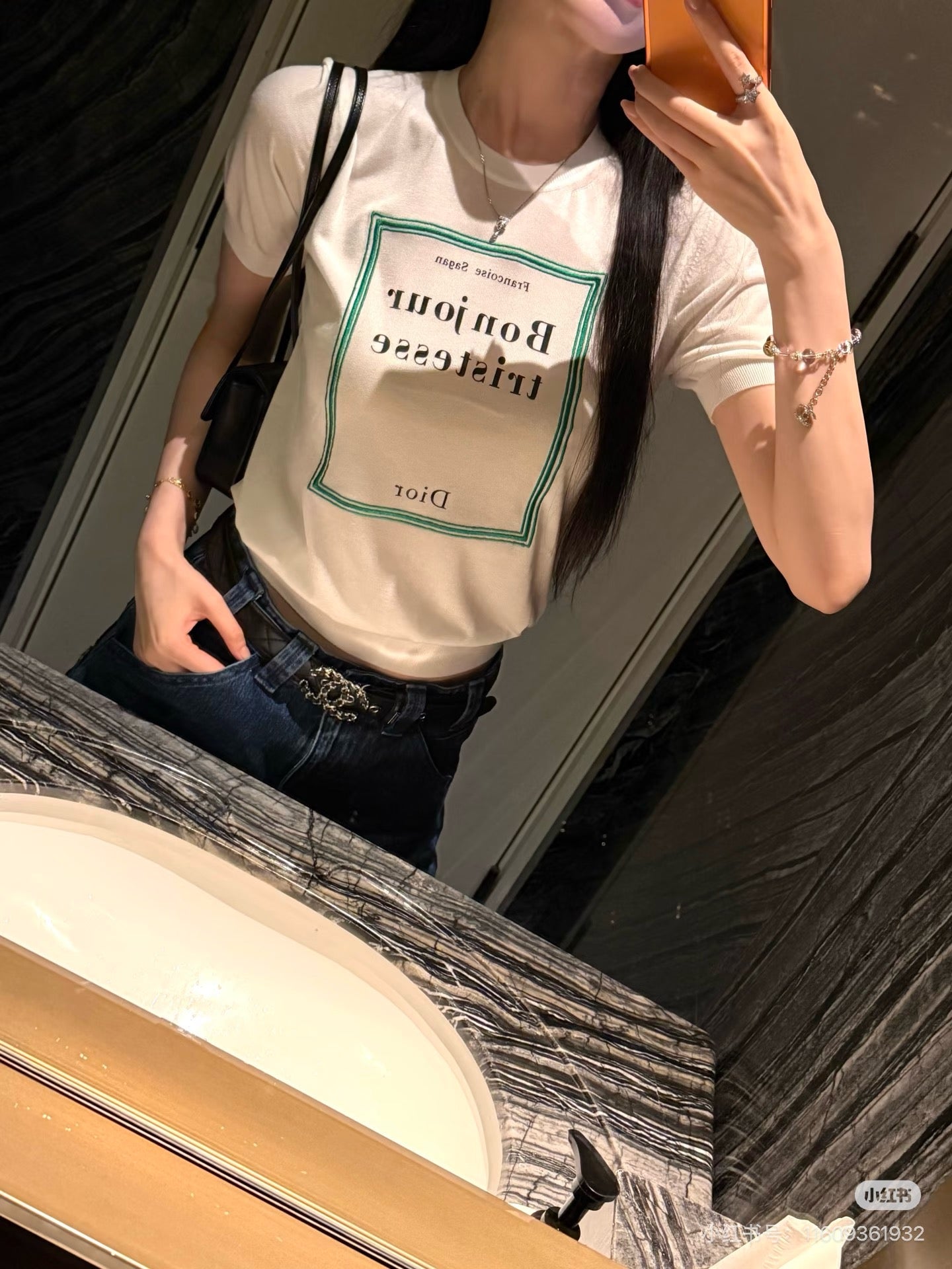 디올 북 커버 자수 반소매 스웨터