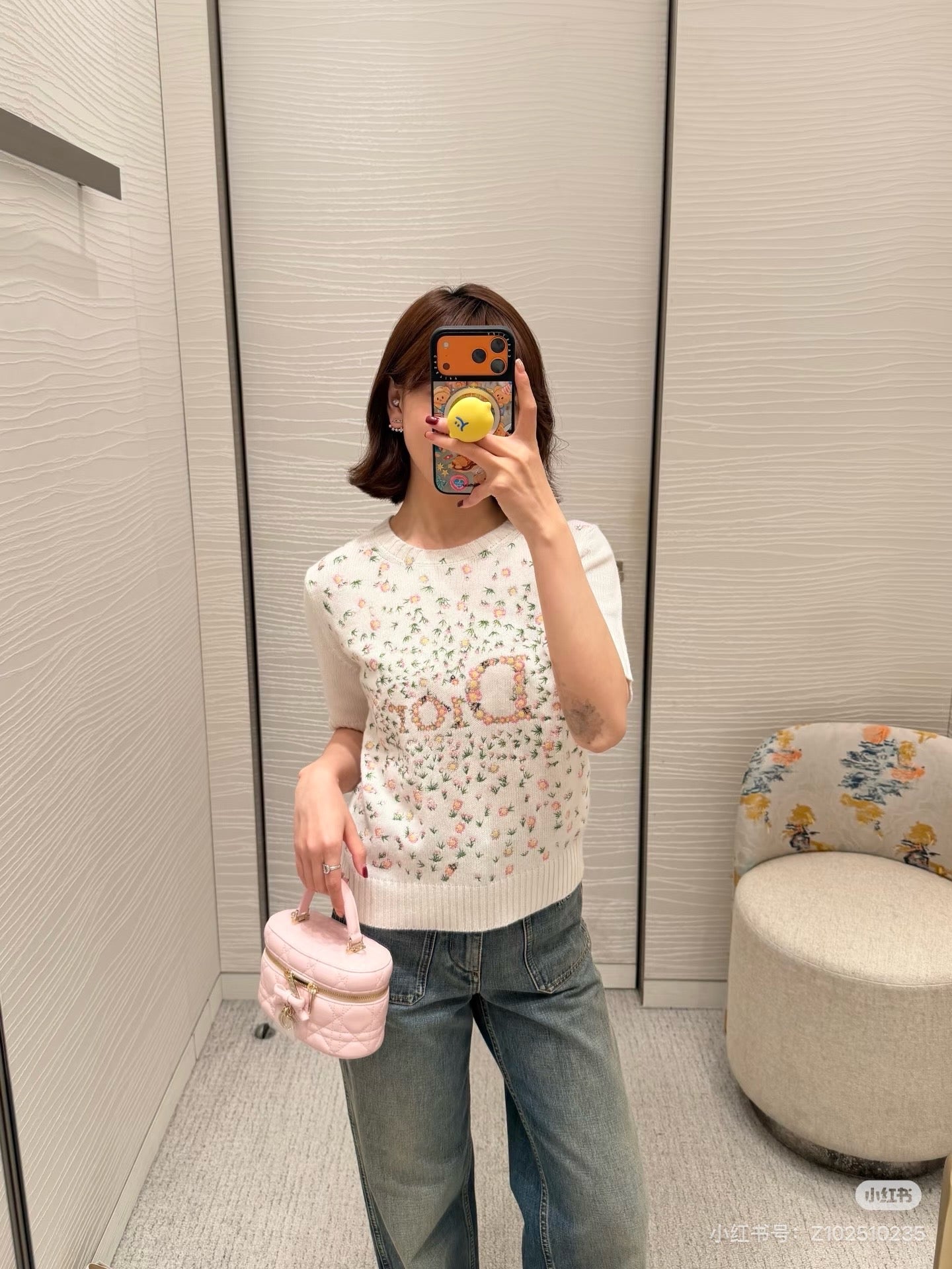 디올 메달리옹 자수 피티드 티셔츠