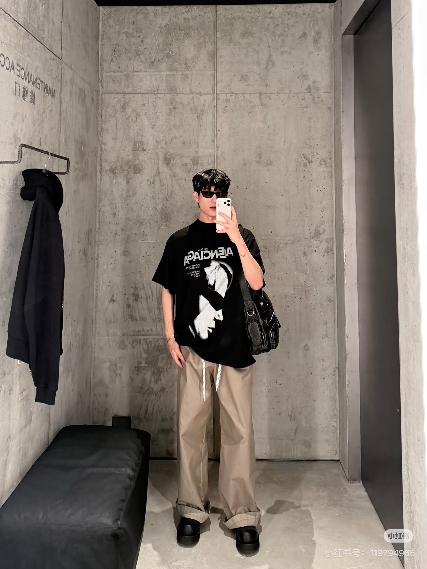 발렌시아가 레이디 인 쉐이드 오버사이즈 티셔츠