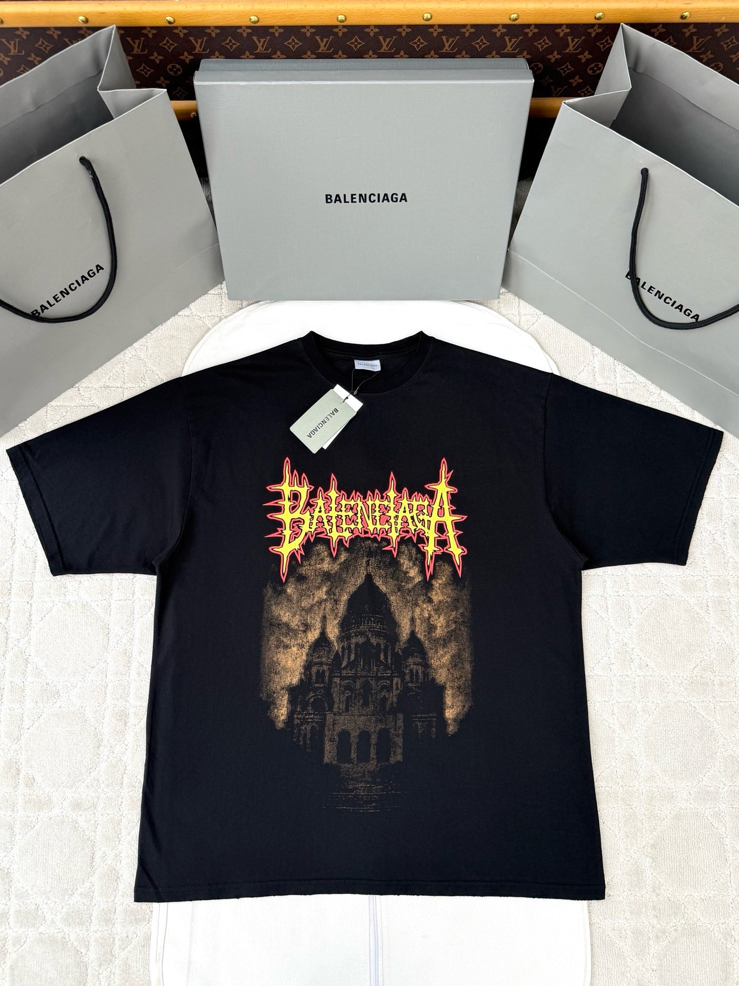 발렌시아가 사크레 쾨르 미디움 핏 티셔츠
