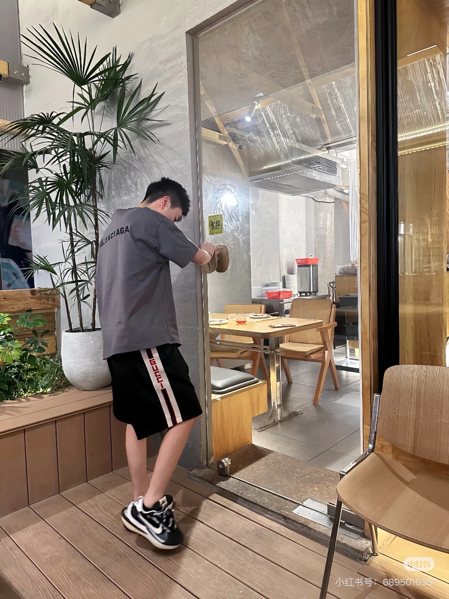 발렌시아가 워싱 미디엄 핏 티셔츠
