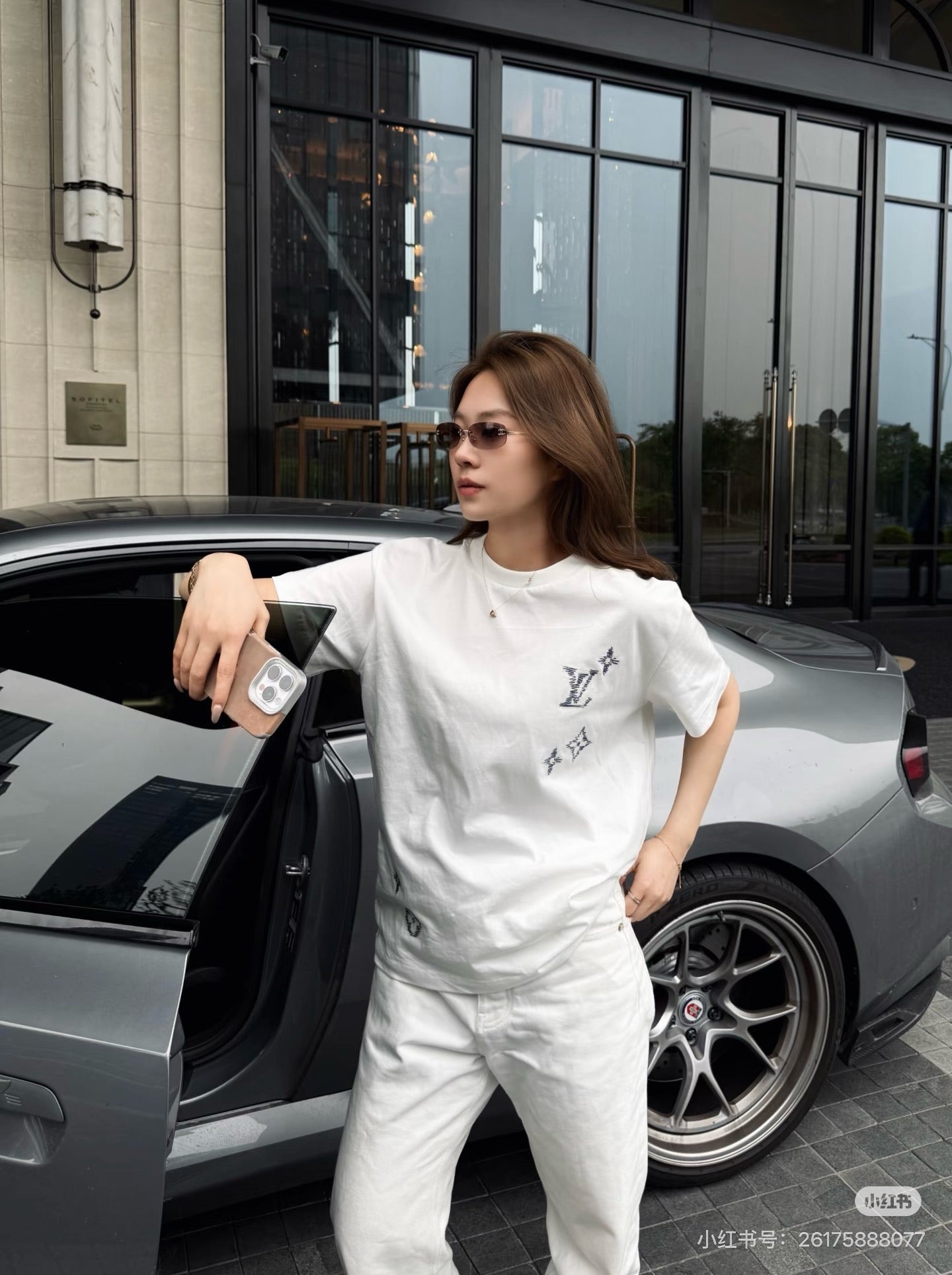루이비통 시그니처 로고 티셔츠