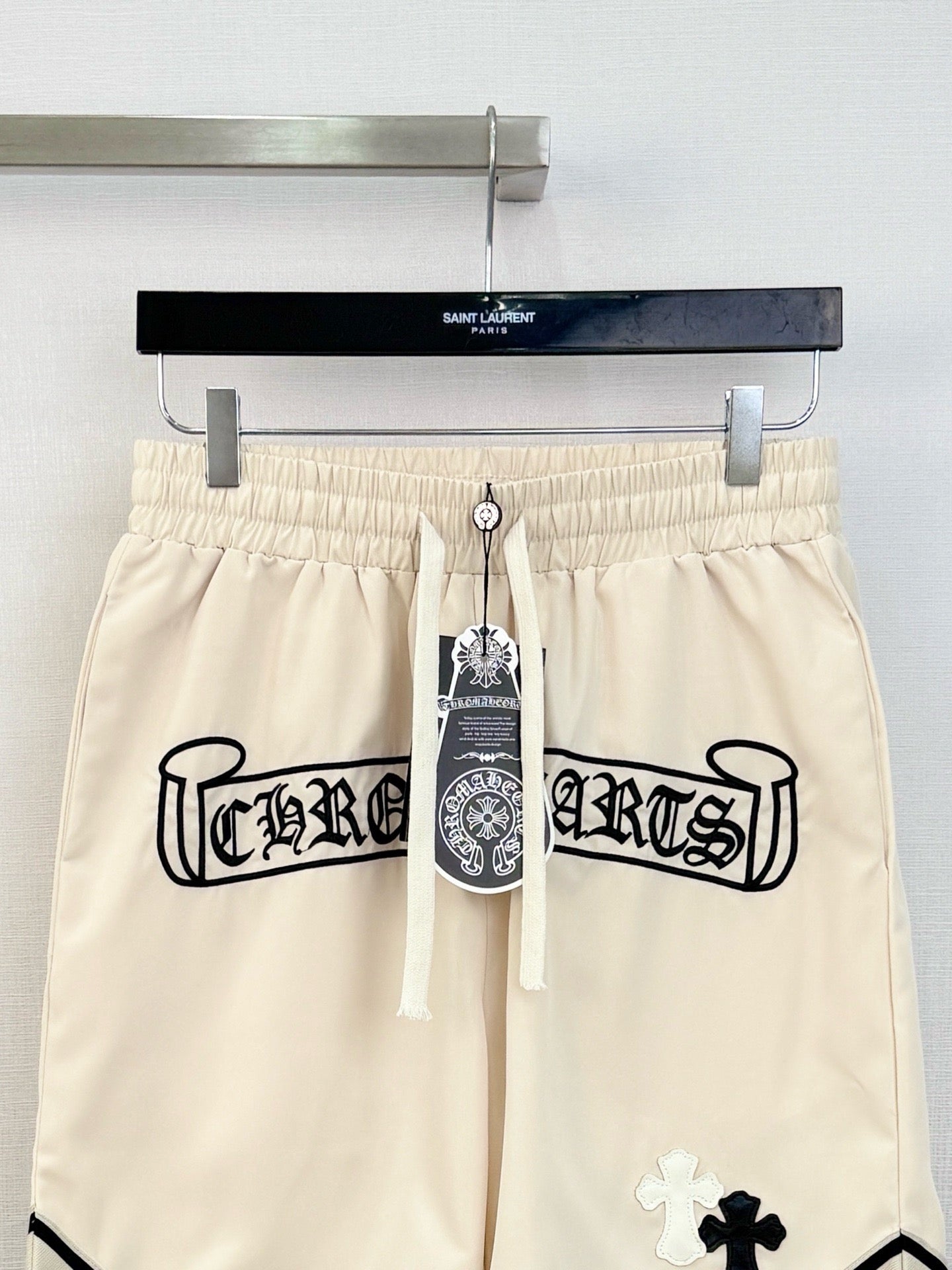 크롬하츠 레터링 자수 반바지