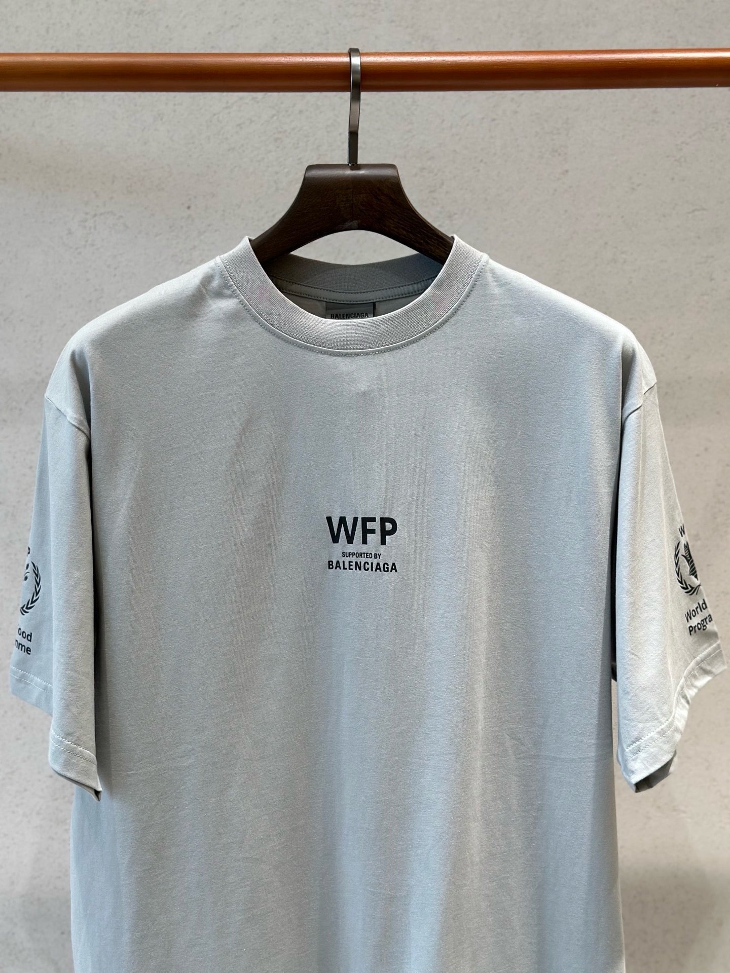 발렌시아가 백 미디엄 핏 WFP 티셔츠