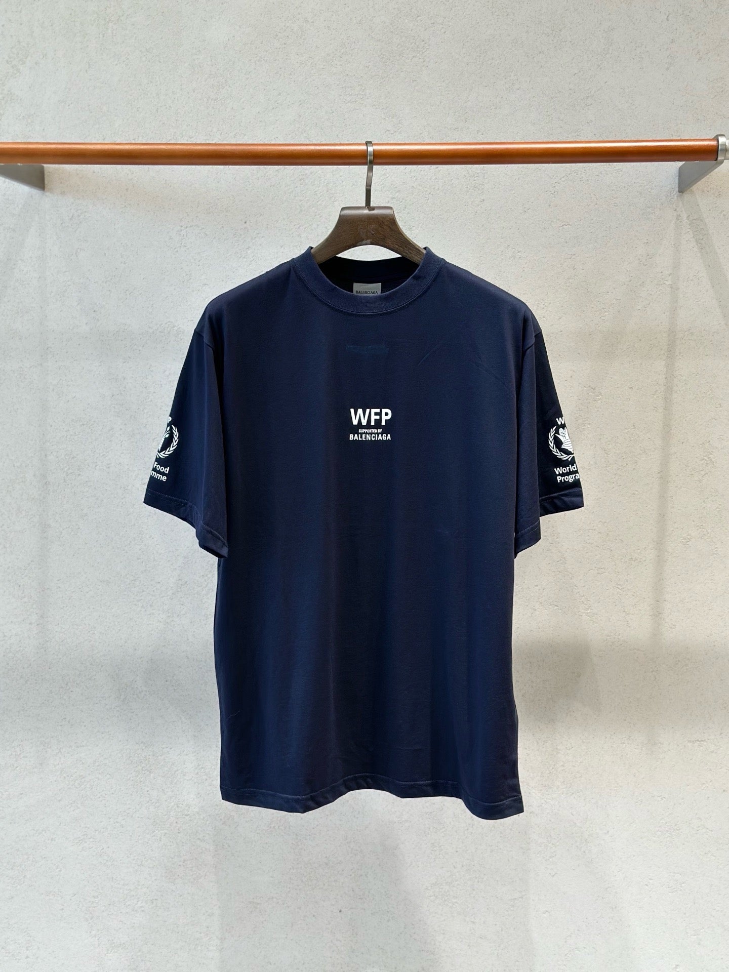 발렌시아가 백 미디엄 핏 WFP 티셔츠