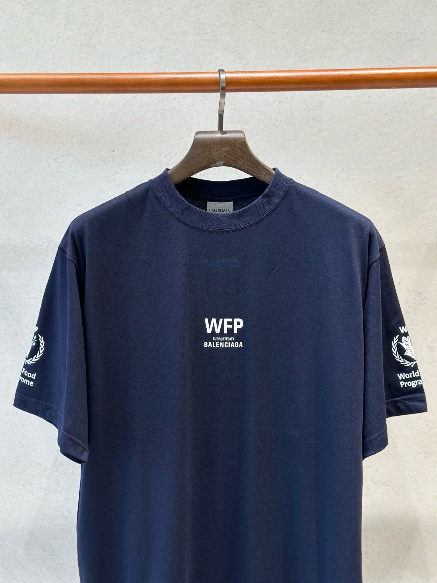 발렌시아가 백 미디엄 핏 WFP 티셔츠