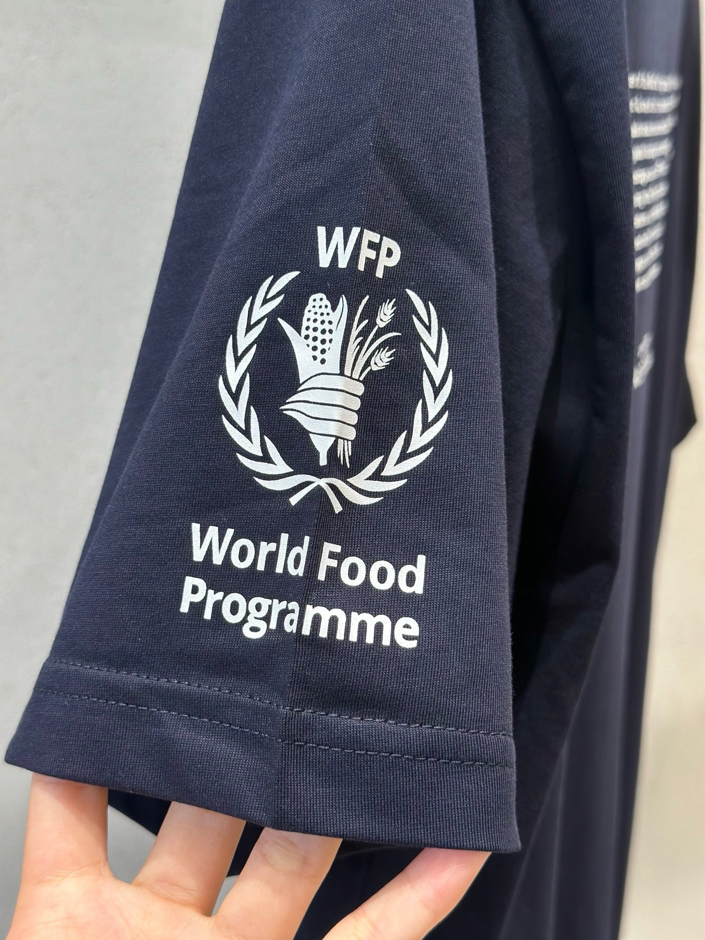 발렌시아가 백 미디엄 핏 WFP 티셔츠