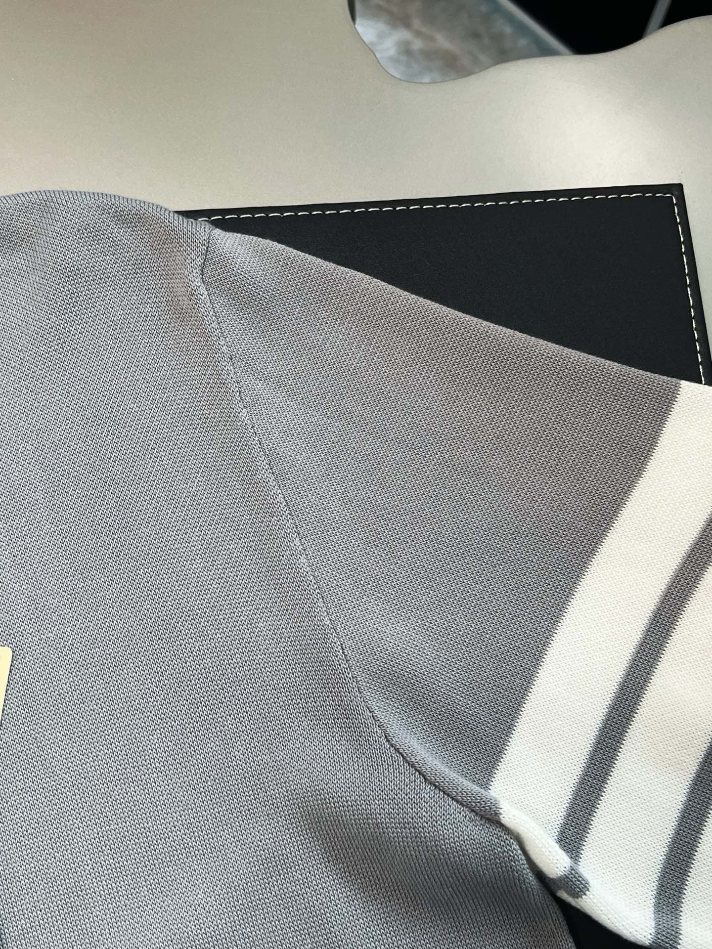톰브라운 반팔 카라니트