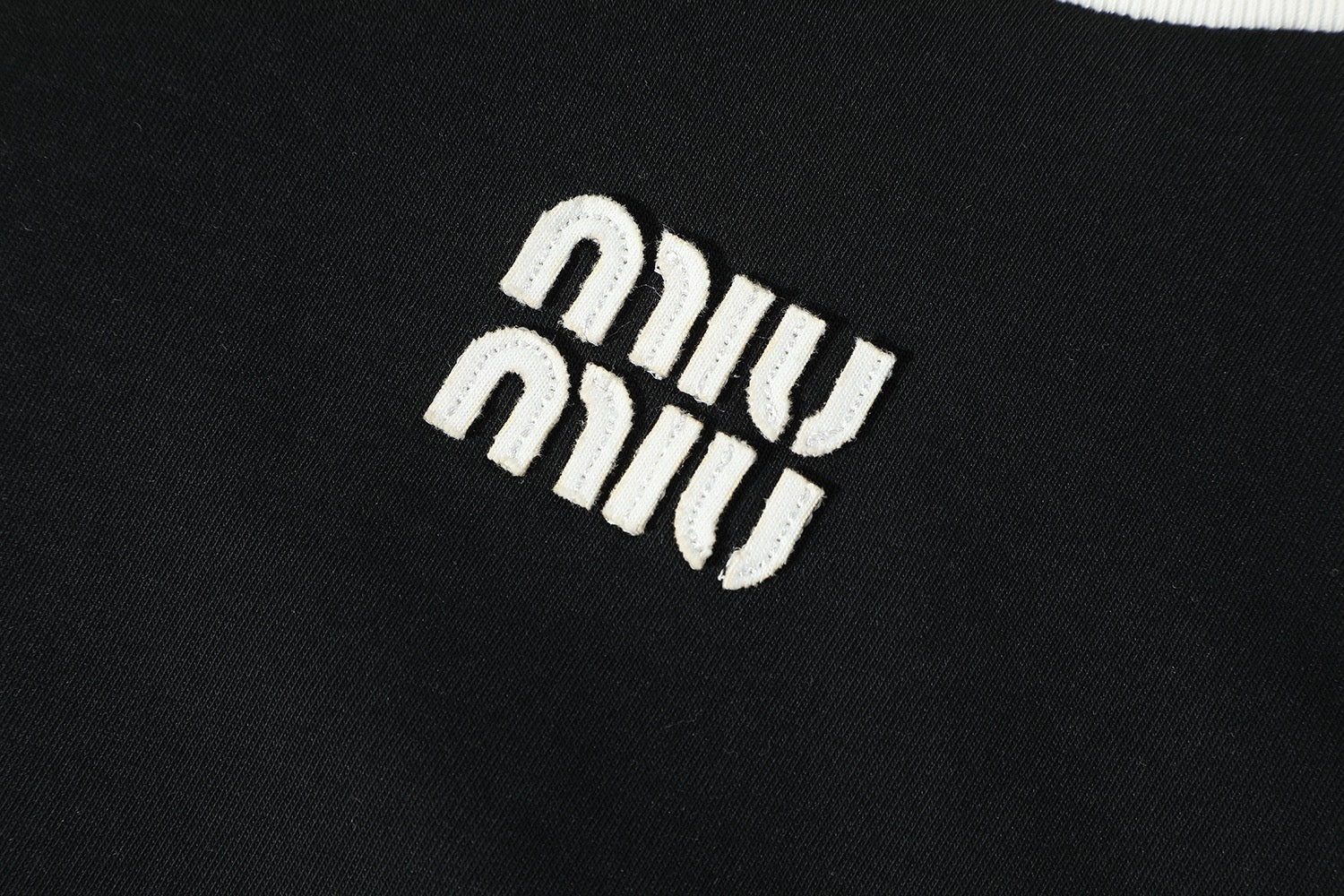 미우미우 배색 크롭티