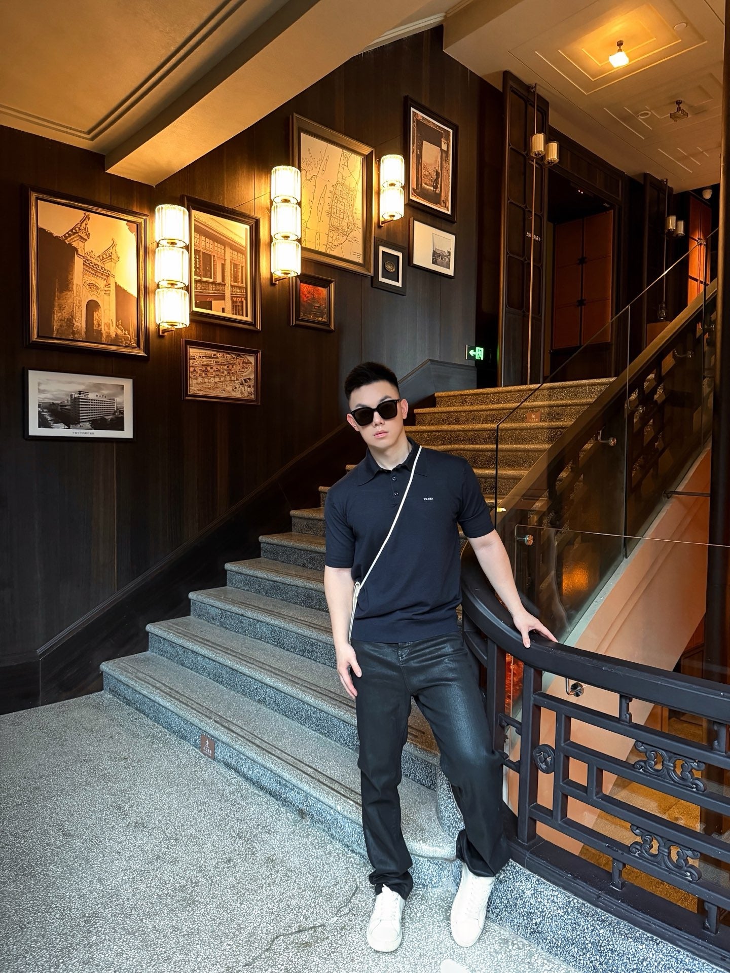 프라다 자수 로고 폴로 칼라 니트