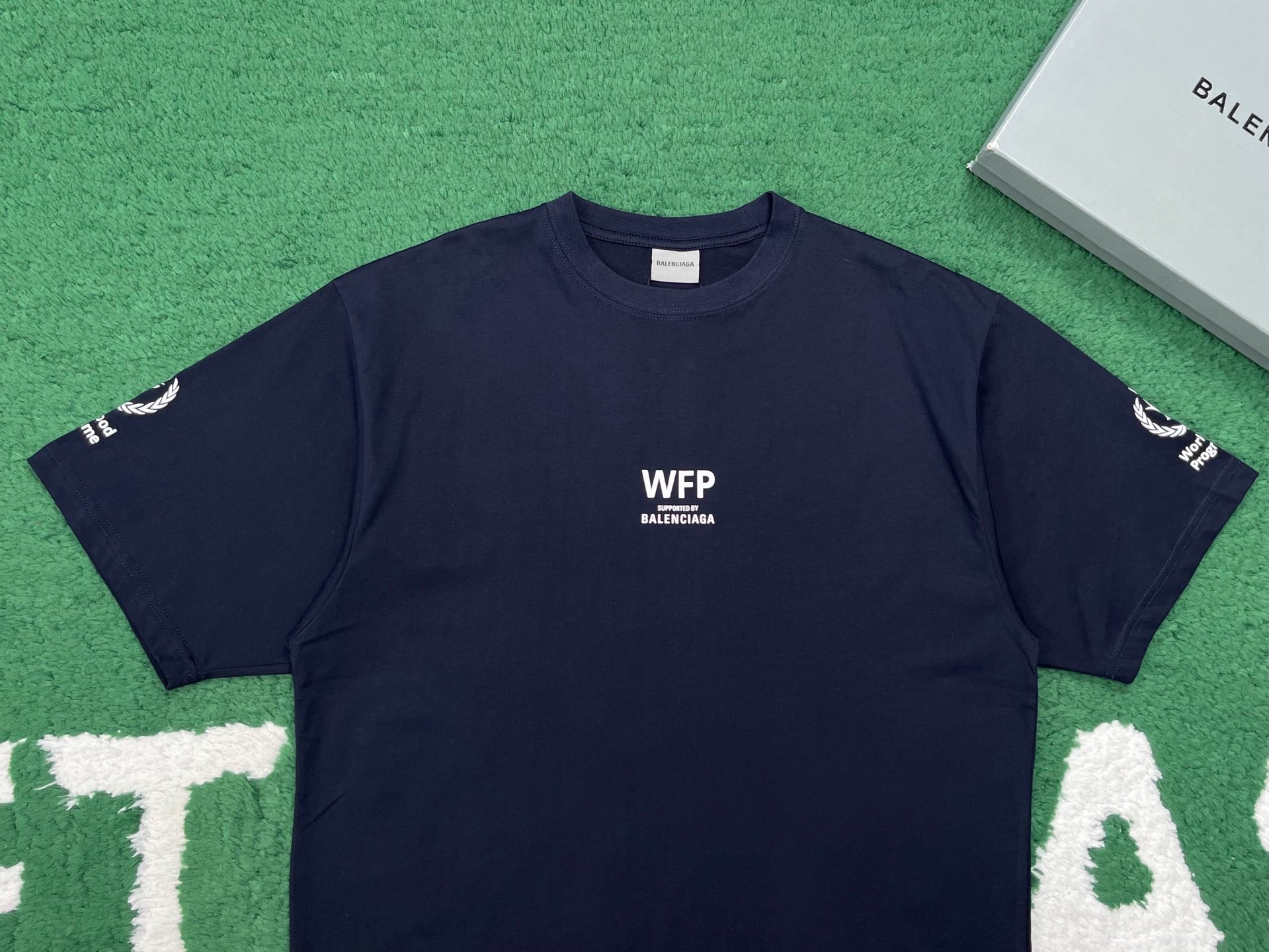 발렌시아가 WFP 미디엄 핏 티셔츠