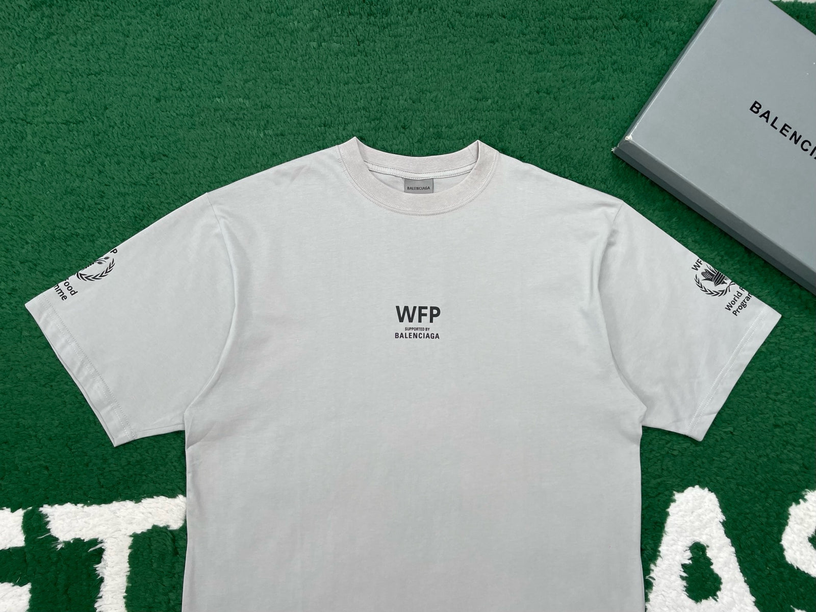 발렌시아가 WFP 미디엄 핏 티셔츠