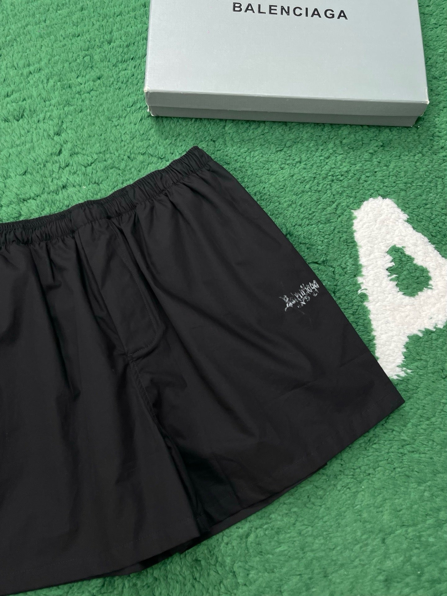 발렌시아가 스케치 릴렉스 핏 쇼츠