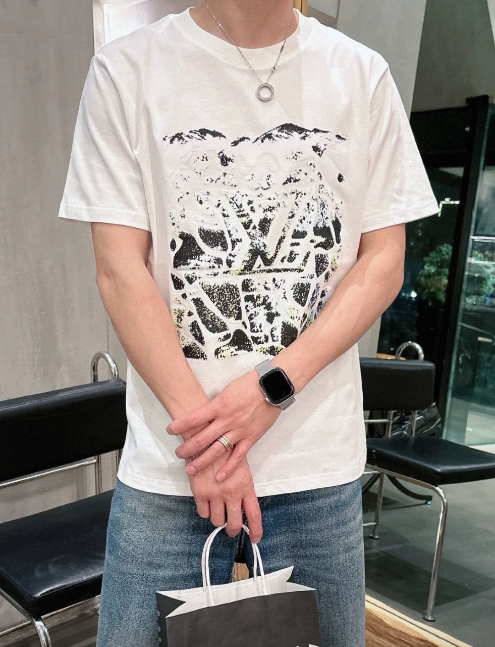 루이비통 벨벳 자카드 쇼트 슬리브드 티셔츠