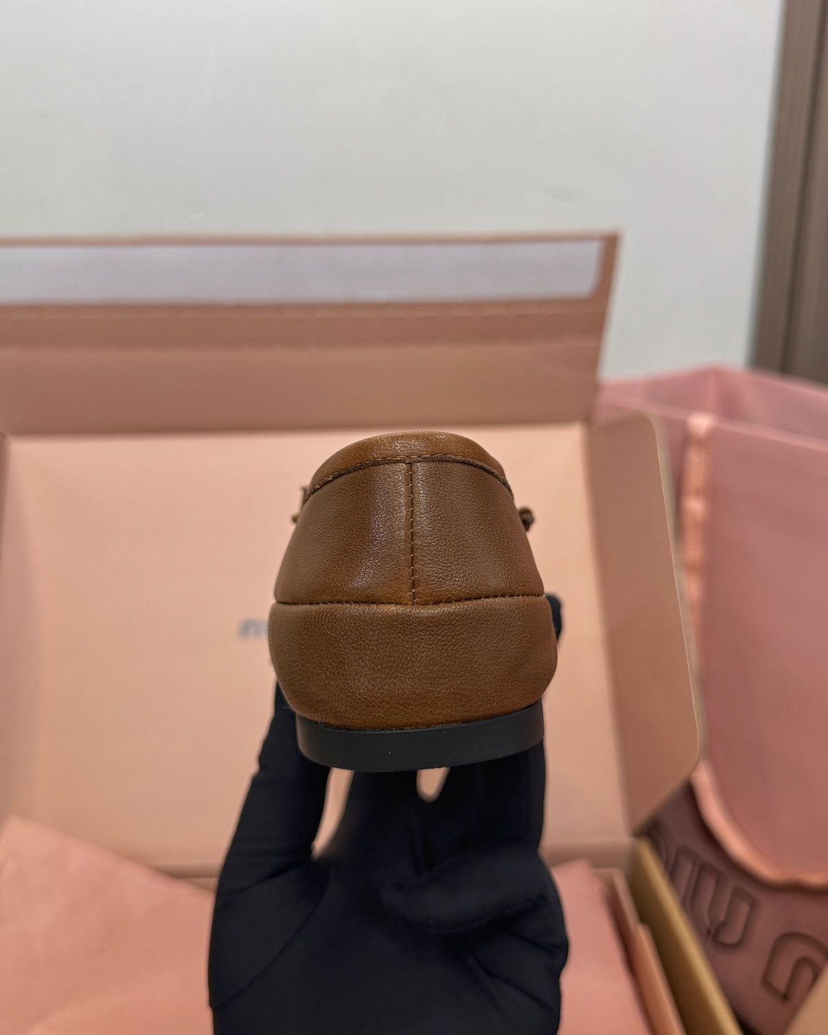 미우미우 나파 가죽 발레리나 오크