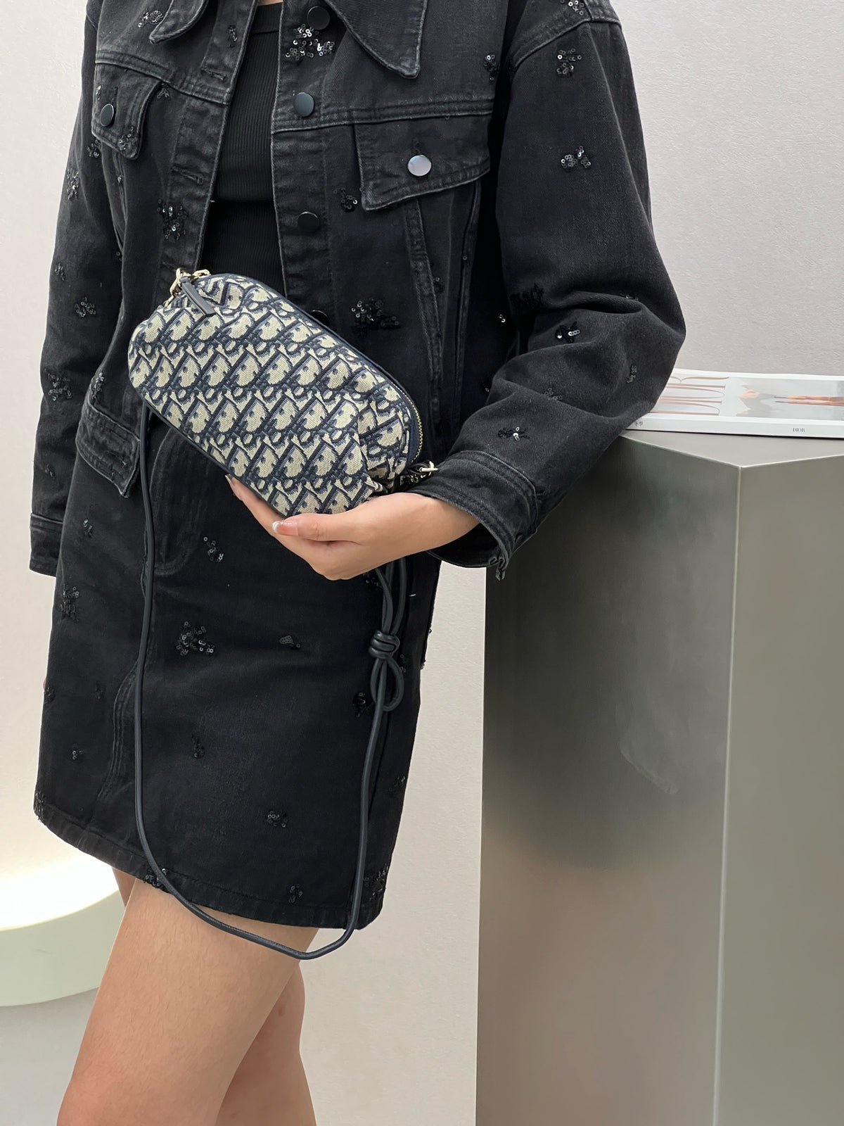 디올 오블리크 보우 파우치 백
