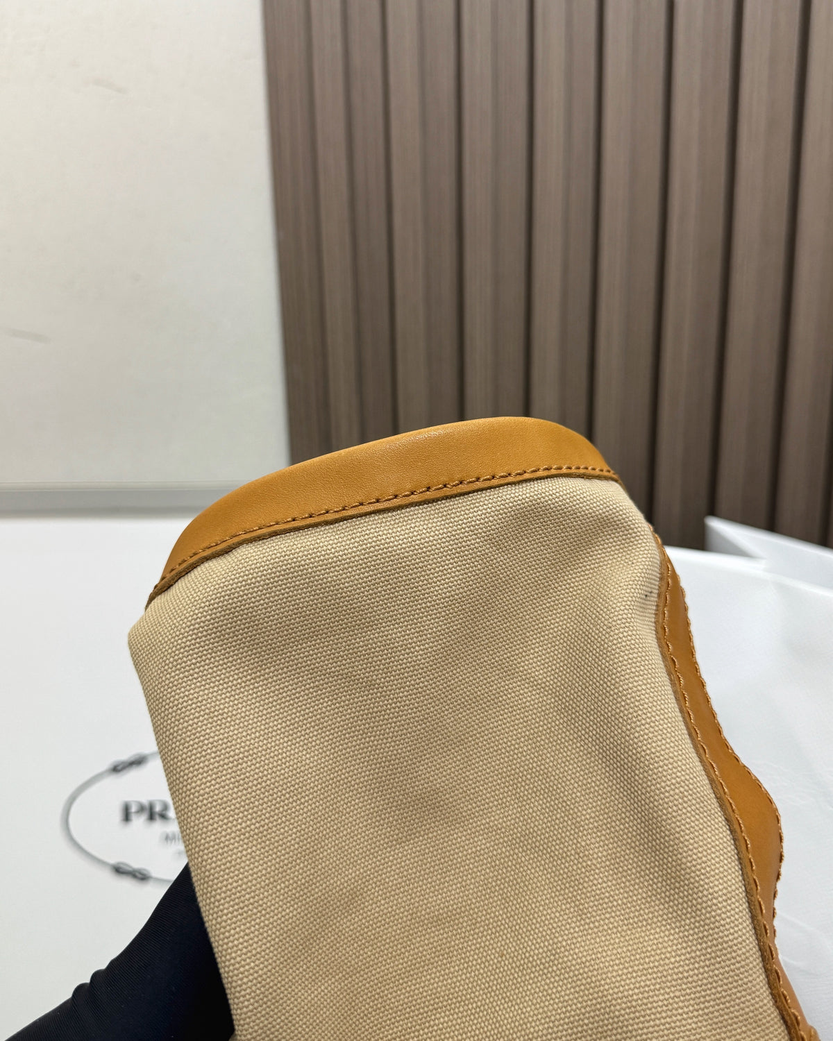 프라다 레더 앤 캔버스 부츠 코드
