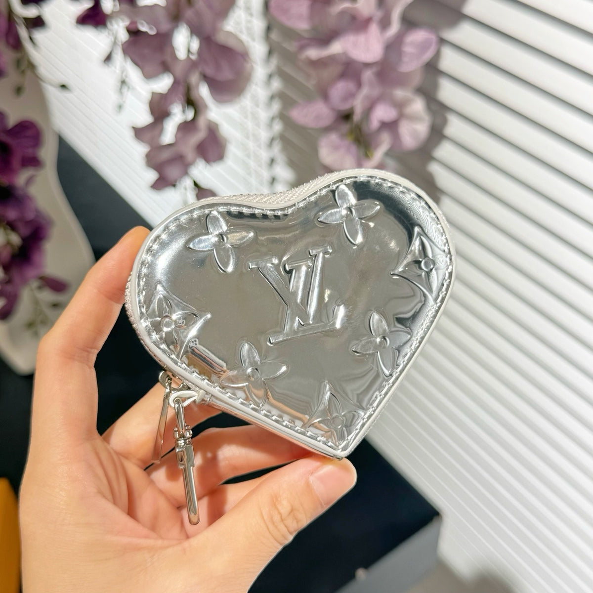 루이비통 하트 코인 퍼스 실버