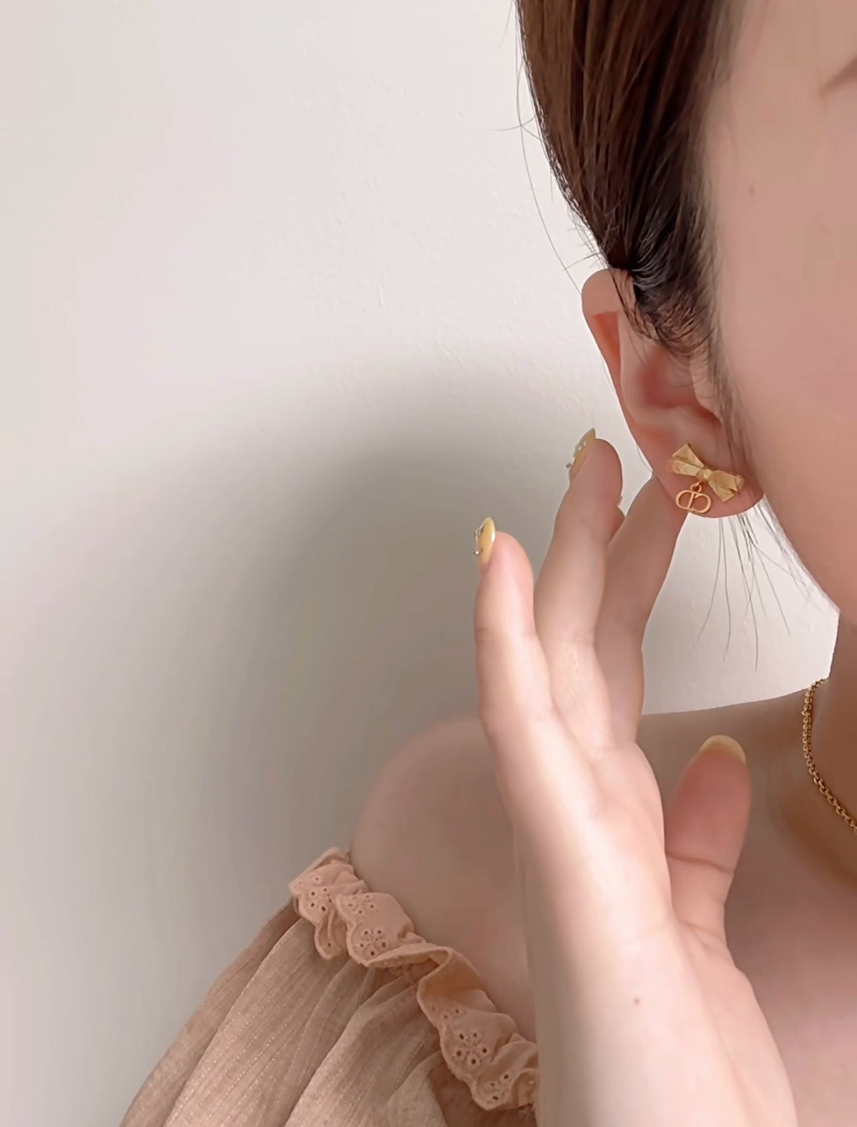 디올 CD 보우 귀걸이