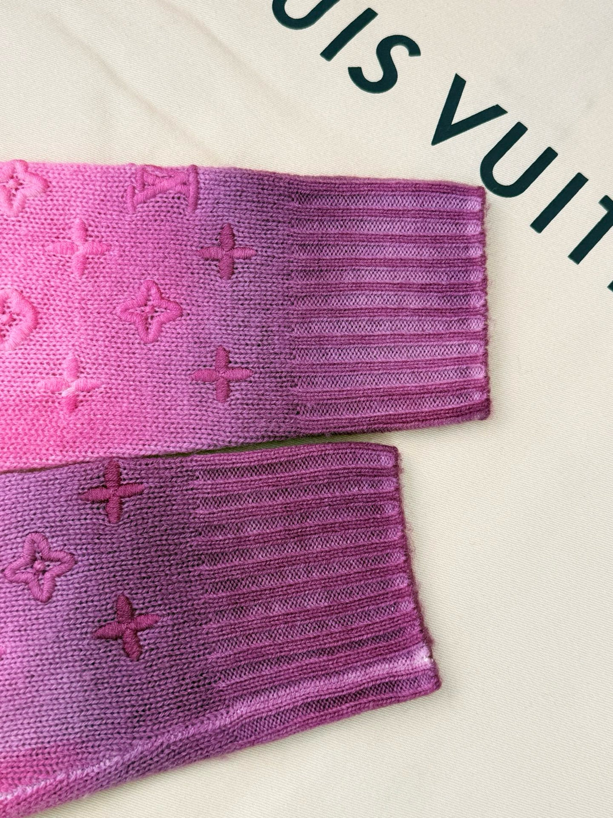 루이비통 3D 모노그램 타이다이 가디건