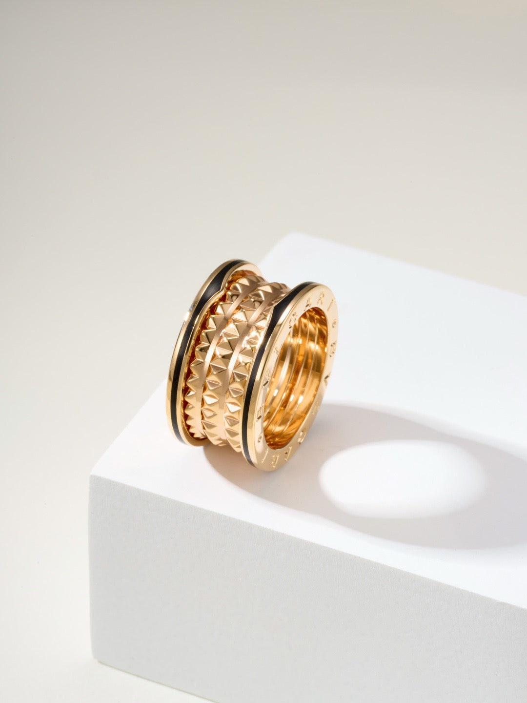 불가리 비제로원 락 세라믹 4밴드 링