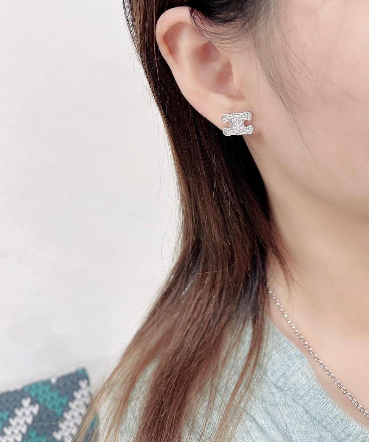 CEL 트리옹프 라인스톤 스터드 이어링