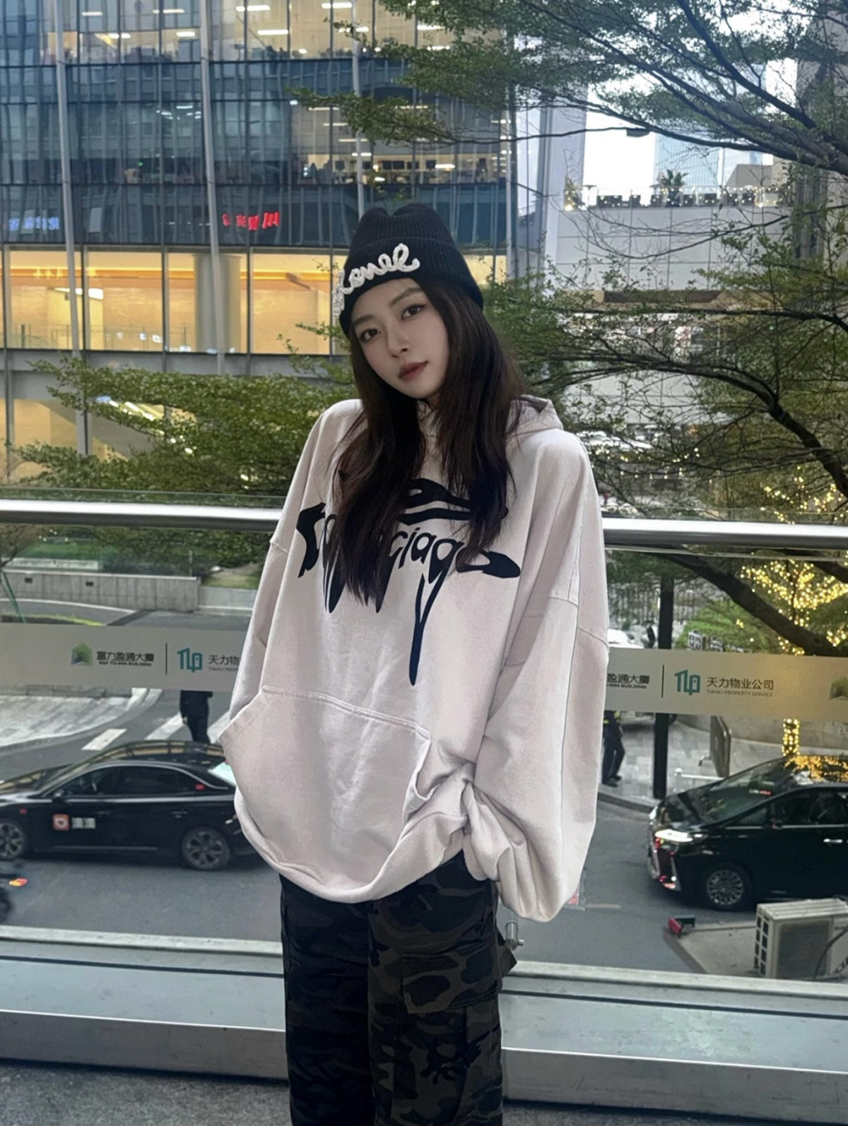 발렌시아가 3B 리퀴파이드 라지 핏 후드