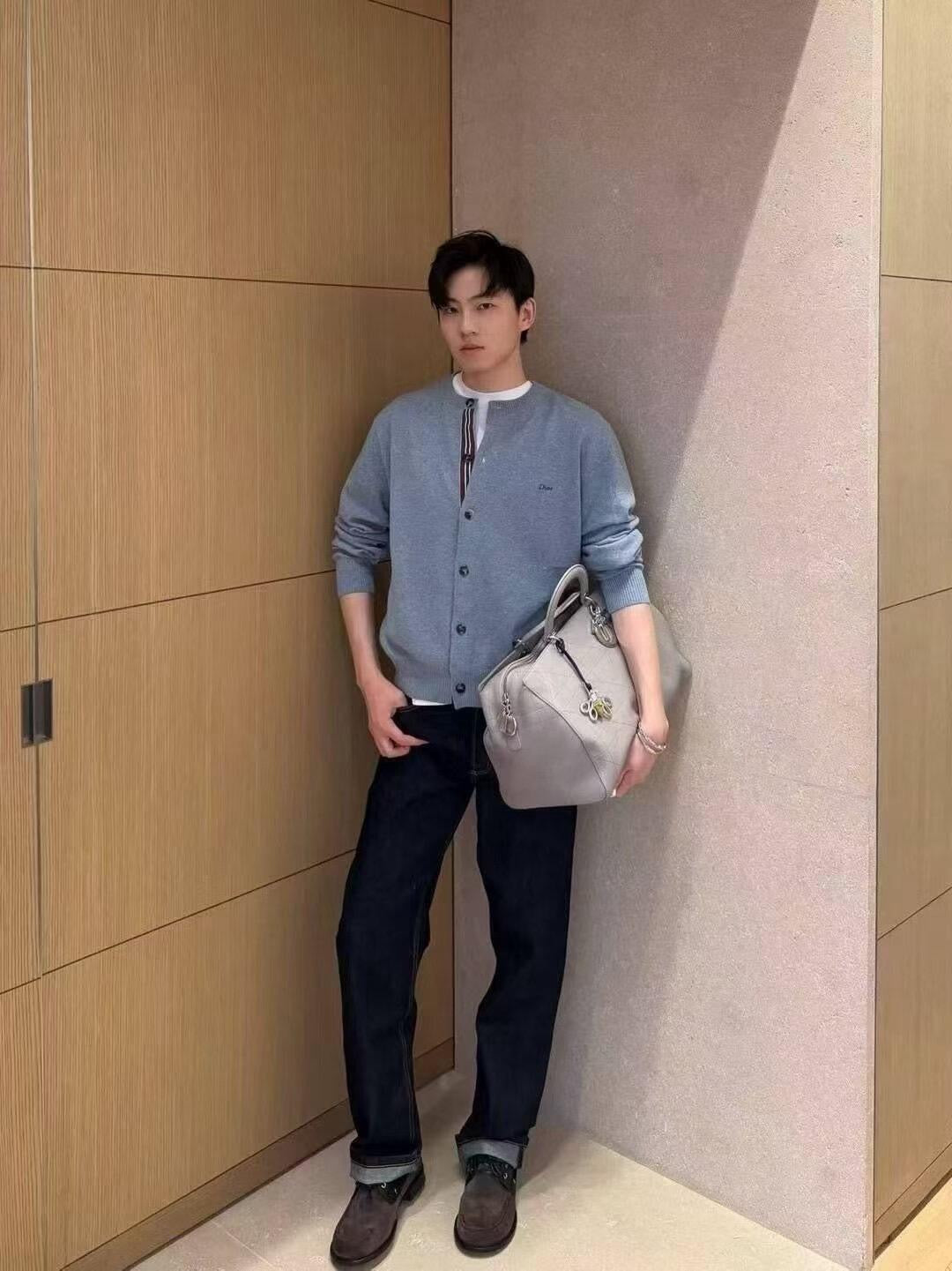 디올 피티드 실루엣 캐시미어 가디건