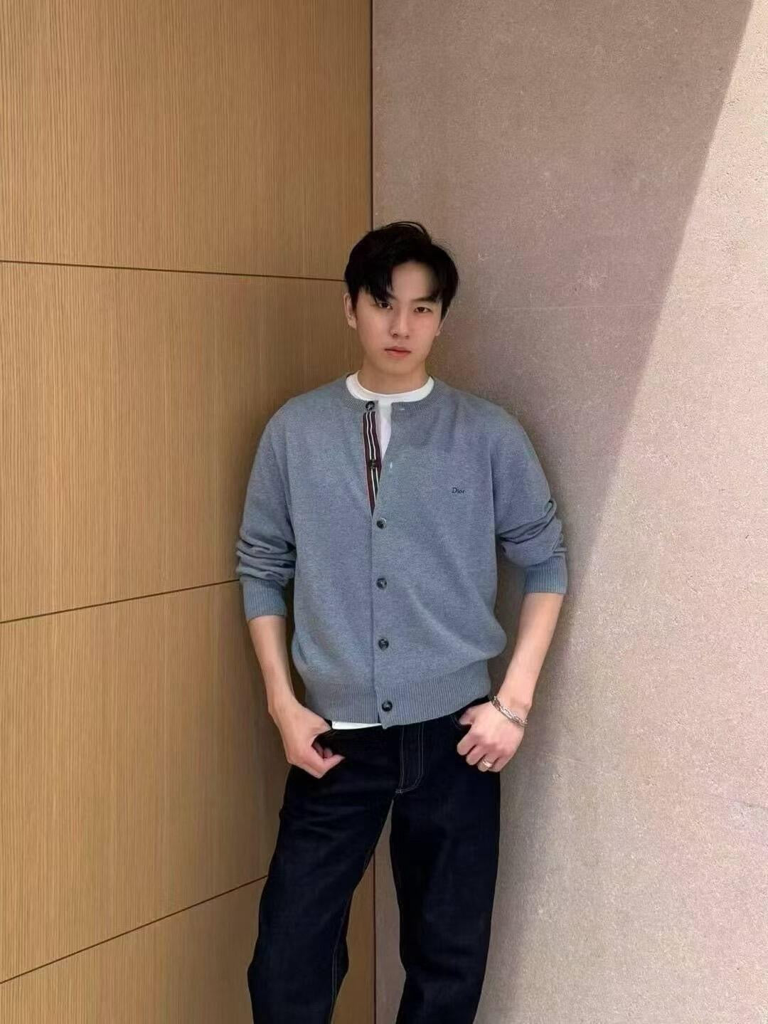 디올 피티드 실루엣 캐시미어 가디건