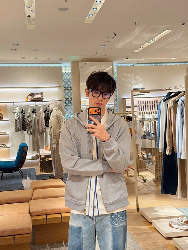 루이비통 엠브로이더드 시그니처 지퍼 후드집업