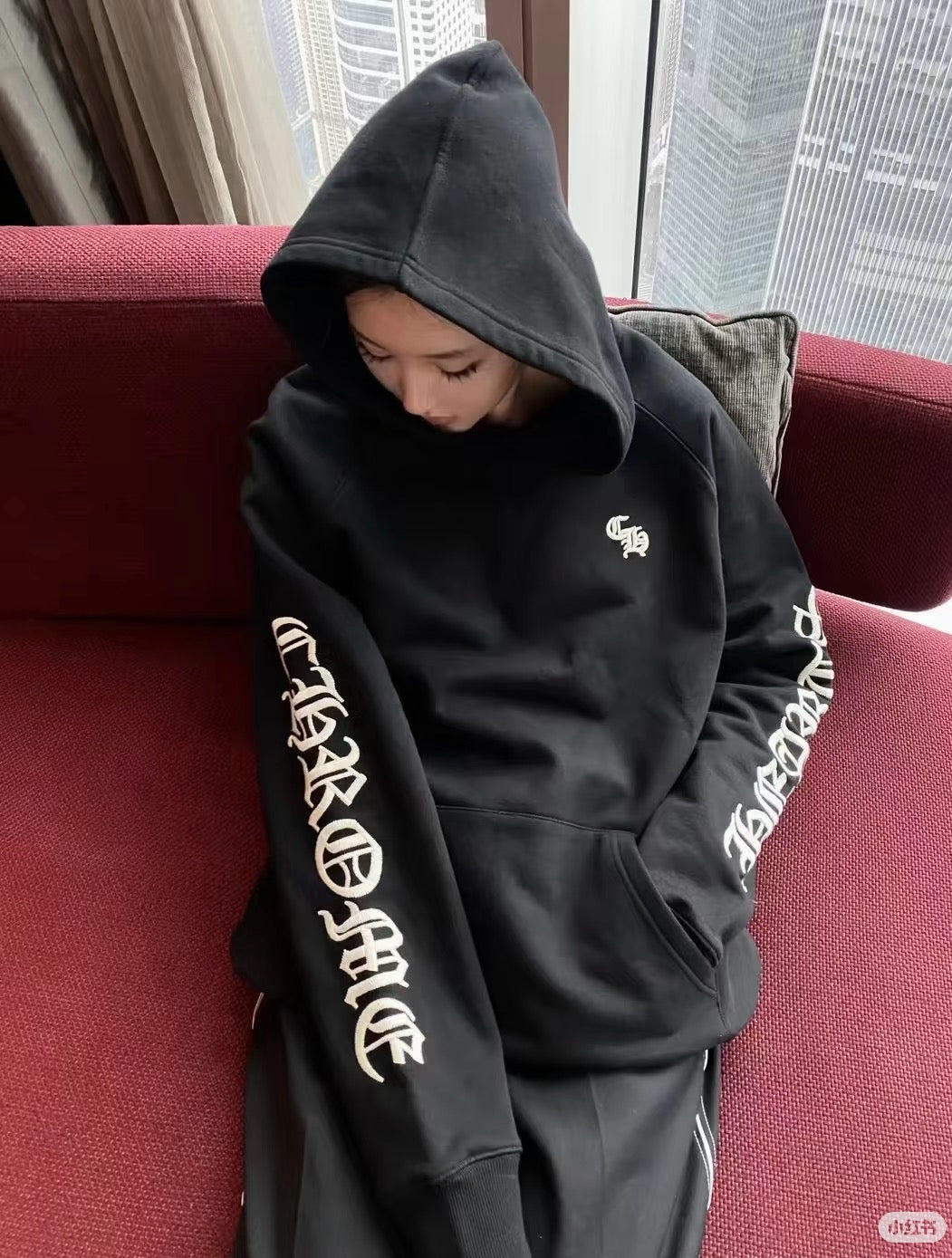 크롬하츠 자수 후드티