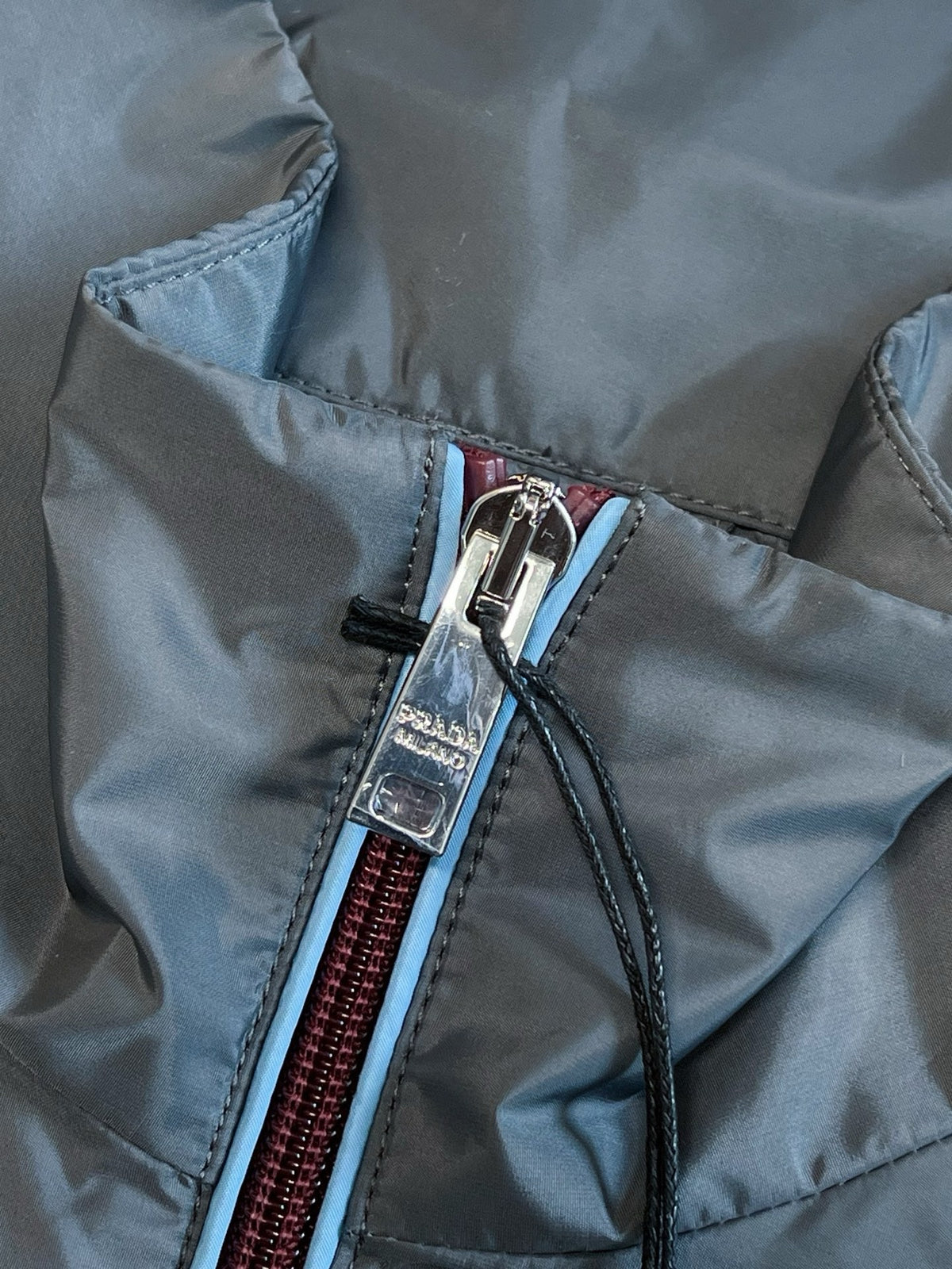 프라다 리나일론 집업 자켓