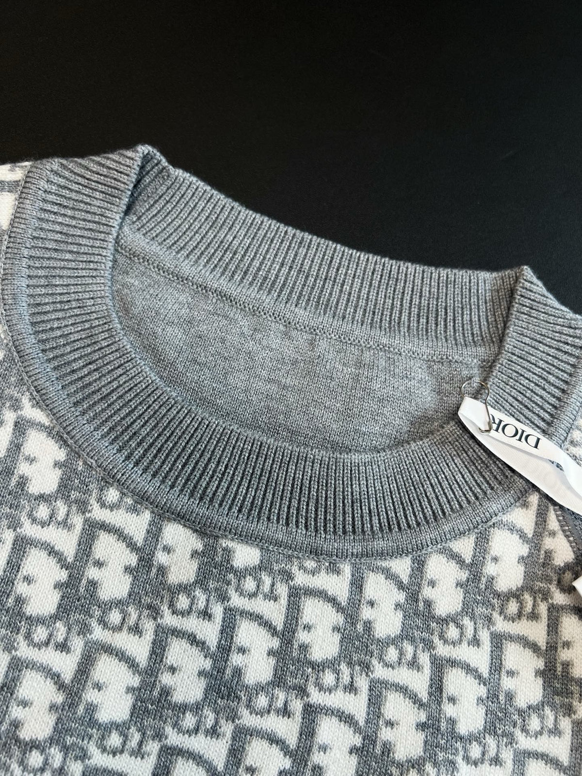 디올 리버서블 라운드 넥 스웨터